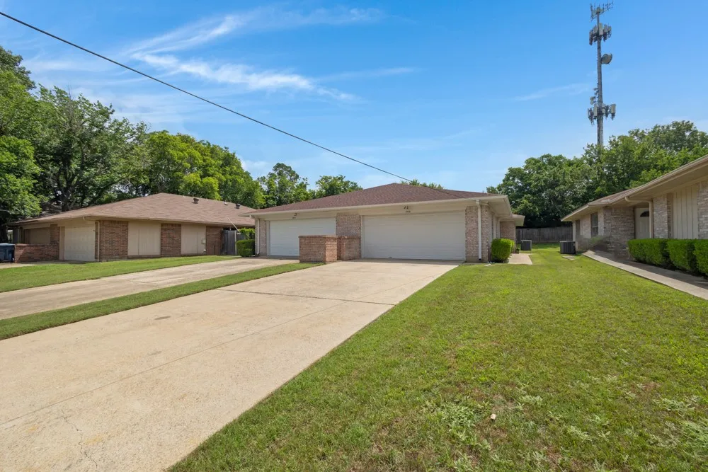 Duplex For Sale in Denton County , 2416-2418 Bolivar Street, Denton, Texas 76201, 4 Bedroom, 2 Bathroom, 4 Garage spaces, 0 Sqft, built in 1971, mls#21292662, Real Estate Agent in Denton, Homes For Sale in Denton county, Homes For Sale in Denton, Realtor in Denton Texas, Real Estate Brokerage Independent Realty Texas, Luminita Cordes Realtor