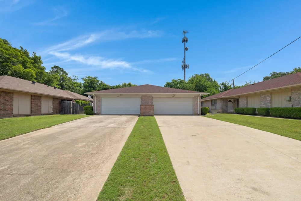 Duplex For Sale in Denton County , 2416-2418 Bolivar Street, Denton, Texas 76201, 4 Bedroom, 2 Bathroom, 4 Garage spaces, 0 Sqft, built in 1971, mls#21292662, Real Estate Agent in Denton, Homes For Sale in Denton county, Homes For Sale in Denton, Realtor in Denton Texas, Real Estate Brokerage Independent Realty Texas, Luminita Cordes Realtor