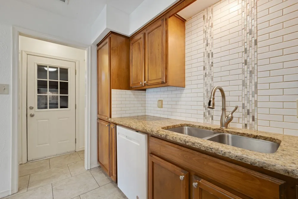 Duplex For Sale in Denton County , 2416-2418 Bolivar Street, Denton, Texas 76201, 4 Bedroom, 2 Bathroom, 4 Garage spaces, 0 Sqft, built in 1971, mls#21292662, Real Estate Agent in Denton, Homes For Sale in Denton county, Homes For Sale in Denton, Realtor in Denton Texas, Real Estate Brokerage Independent Realty Texas, Luminita Cordes Realtor