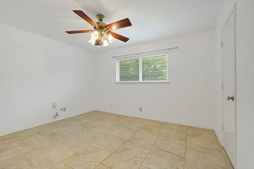 Duplex For Sale in Denton County , 2416-2418 Bolivar Street, Denton, Texas 76201, 4 Bedroom, 2 Bathroom, 4 Garage spaces, 0 Sqft, built in 1971, mls#21292662, Real Estate Agent in Denton, Homes For Sale in Denton county, Homes For Sale in Denton, Realtor in Denton Texas, Real Estate Brokerage Independent Realty Texas, Luminita Cordes Realtor