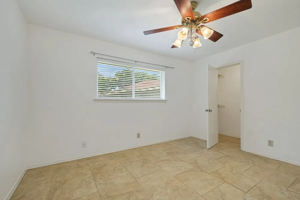 Duplex For Sale in Denton County , 2416-2418 Bolivar Street, Denton, Texas 76201, 4 Bedroom, 2 Bathroom, 4 Garage spaces, 0 Sqft, built in 1971, mls#21292662, Real Estate Agent in Denton, Homes For Sale in Denton county, Homes For Sale in Denton, Realtor in Denton Texas, Real Estate Brokerage Independent Realty Texas, Luminita Cordes Realtor