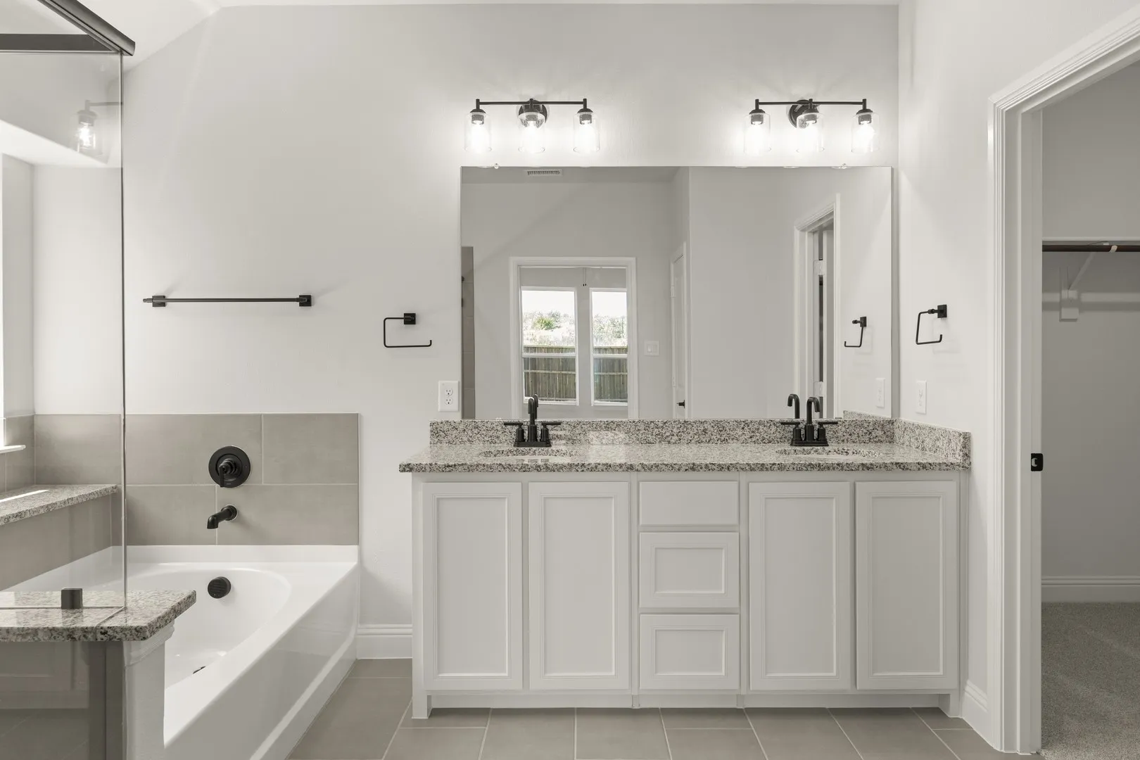 21. 3712 Clearview Ranch - Bath