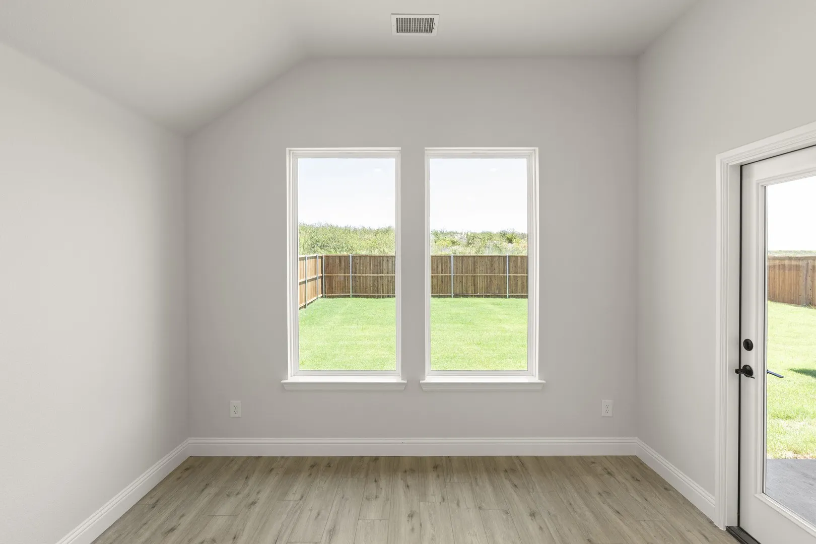 17. 3712 Clearview Ranch - Dining