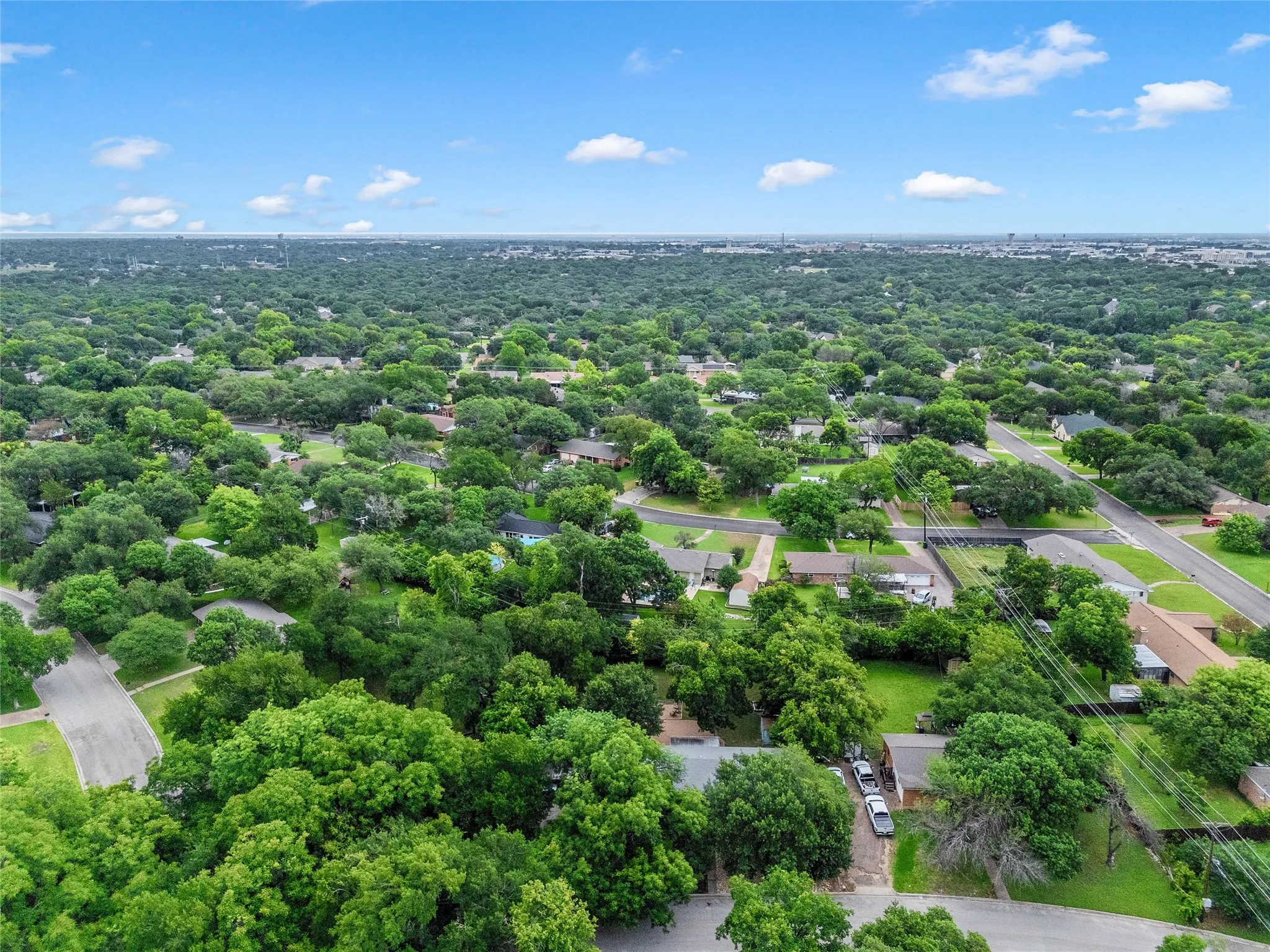 Single Family Residence For Sale in Mc Lennan County , 617 Cardinal Drive, Woodway, Texas 76712, 4 Bedroom, 3 Bathroom, Garage spaces, 2,178 Sqft, built in 1960, mls#21294213, Real Estate Agent in Woodway, Homes For Sale in Mc Lennan county, Homes For Sale in Woodway, Realtor in Woodway Texas, Real Estate Brokerage Independent Realty Texas, Luminita Cordes Realtor