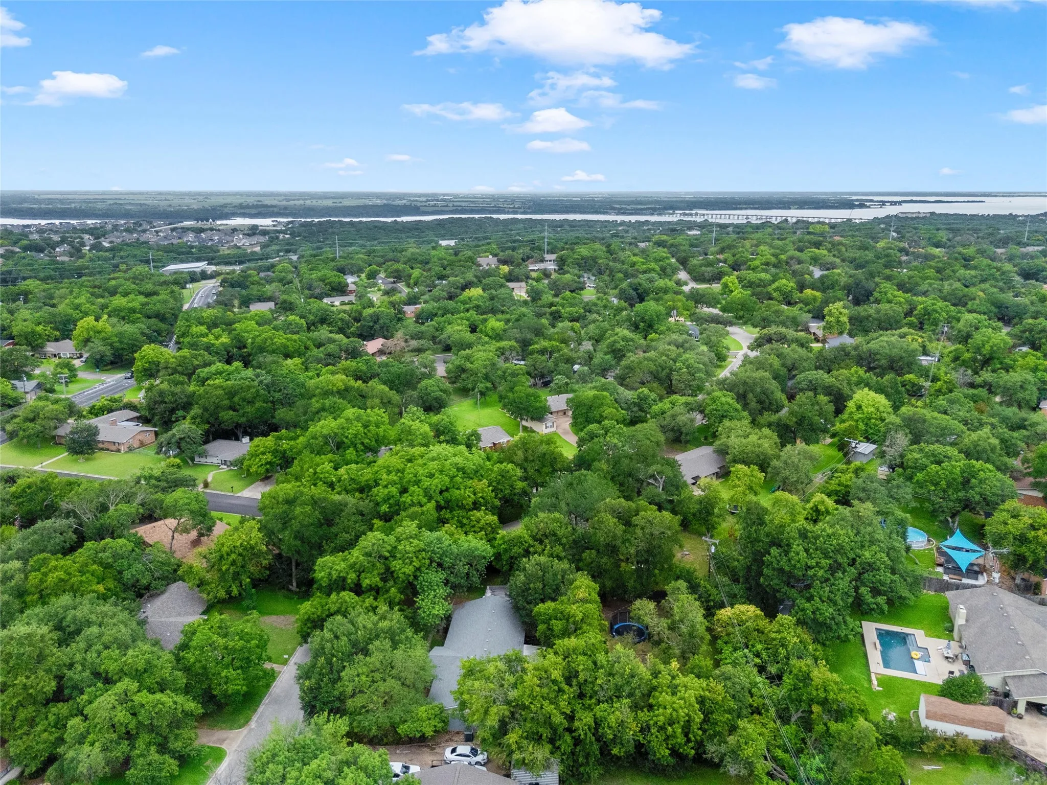 Single Family Residence For Sale in Mc Lennan County , 617 Cardinal Drive, Woodway, Texas 76712, 4 Bedroom, 3 Bathroom, Garage spaces, 2,178 Sqft, built in 1960, mls#21294213, Real Estate Agent in Woodway, Homes For Sale in Mc Lennan county, Homes For Sale in Woodway, Realtor in Woodway Texas, Real Estate Brokerage Independent Realty Texas, Luminita Cordes Realtor