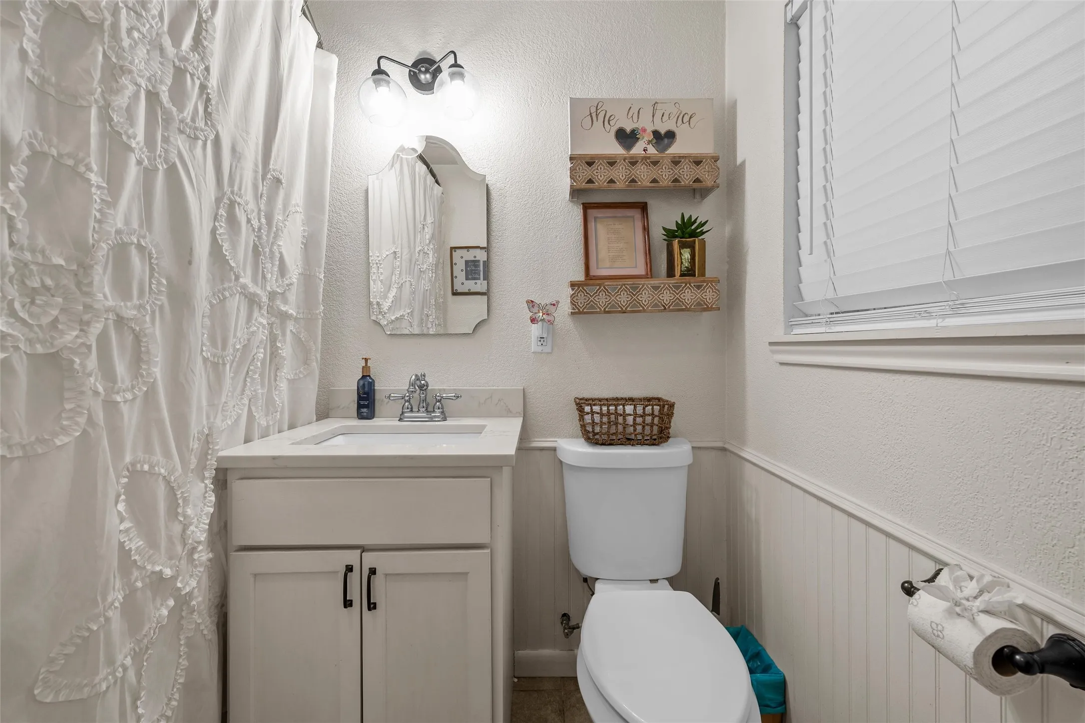 Single Family Residence For Sale in Mc Lennan County , 617 Cardinal Drive, Woodway, Texas 76712, 4 Bedroom, 3 Bathroom, Garage spaces, 2,178 Sqft, built in 1960, mls#21294213, Real Estate Agent in Woodway, Homes For Sale in Mc Lennan county, Homes For Sale in Woodway, Realtor in Woodway Texas, Real Estate Brokerage Independent Realty Texas, Luminita Cordes Realtor