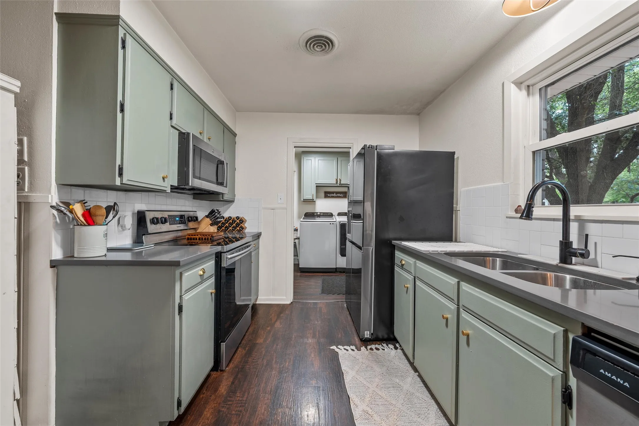 Single Family Residence For Sale in Mc Lennan County , 617 Cardinal Drive, Woodway, Texas 76712, 4 Bedroom, 3 Bathroom, Garage spaces, 2,178 Sqft, built in 1960, mls#21294213, Real Estate Agent in Woodway, Homes For Sale in Mc Lennan county, Homes For Sale in Woodway, Realtor in Woodway Texas, Real Estate Brokerage Independent Realty Texas, Luminita Cordes Realtor