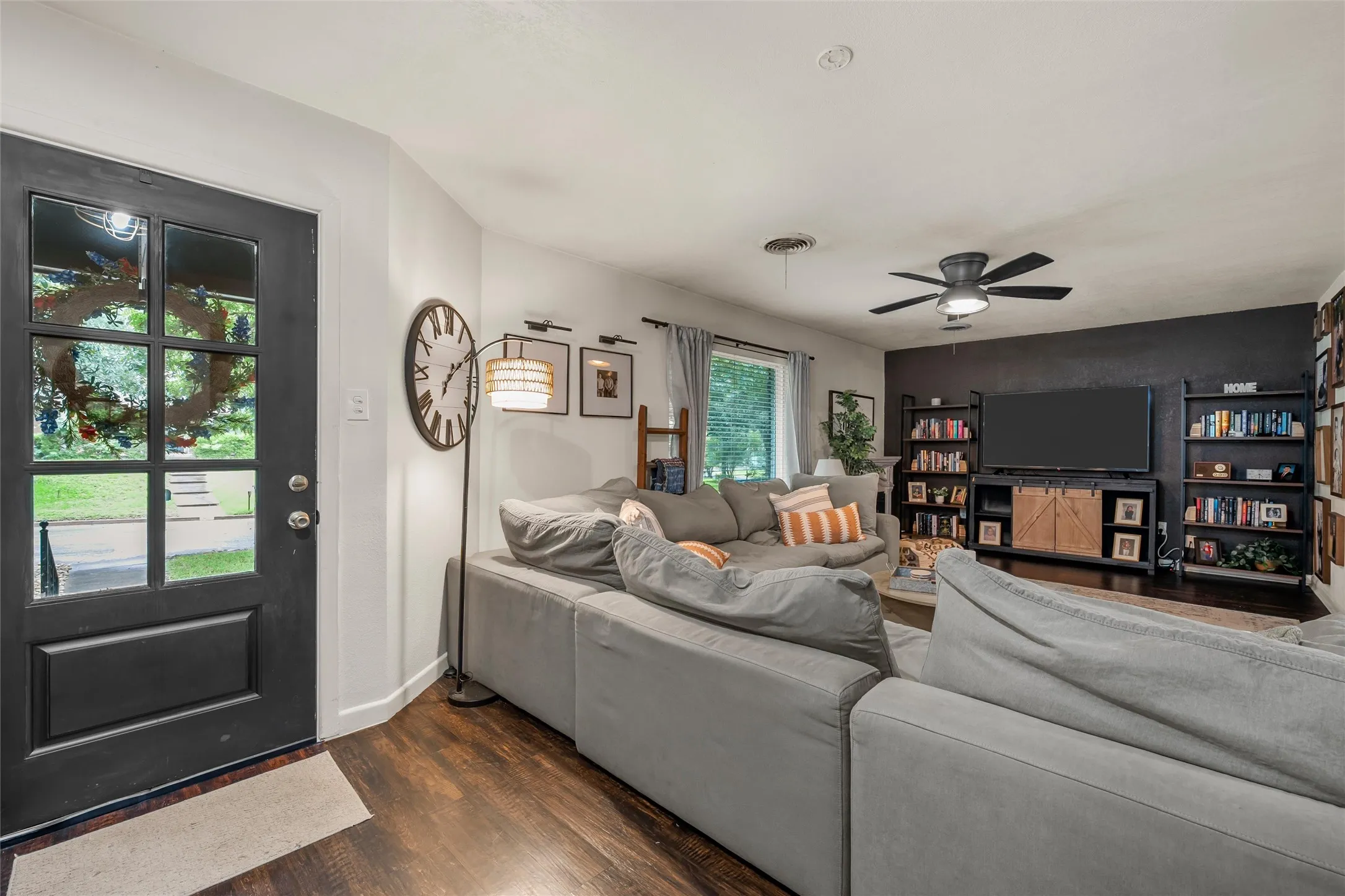 Single Family Residence For Sale in Mc Lennan County , 617 Cardinal Drive, Woodway, Texas 76712, 4 Bedroom, 3 Bathroom, Garage spaces, 2,178 Sqft, built in 1960, mls#21294213, Real Estate Agent in Woodway, Homes For Sale in Mc Lennan county, Homes For Sale in Woodway, Realtor in Woodway Texas, Real Estate Brokerage Independent Realty Texas, Luminita Cordes Realtor