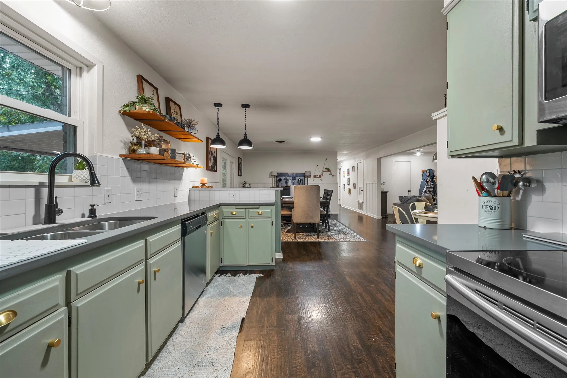 Single Family Residence For Sale in Mc Lennan County , 617 Cardinal Drive, Woodway, Texas 76712, 4 Bedroom, 3 Bathroom, Garage spaces, 2,178 Sqft, built in 1960, mls#21294213, Real Estate Agent in Woodway, Homes For Sale in Mc Lennan county, Homes For Sale in Woodway, Realtor in Woodway Texas, Real Estate Brokerage Independent Realty Texas, Luminita Cordes Realtor