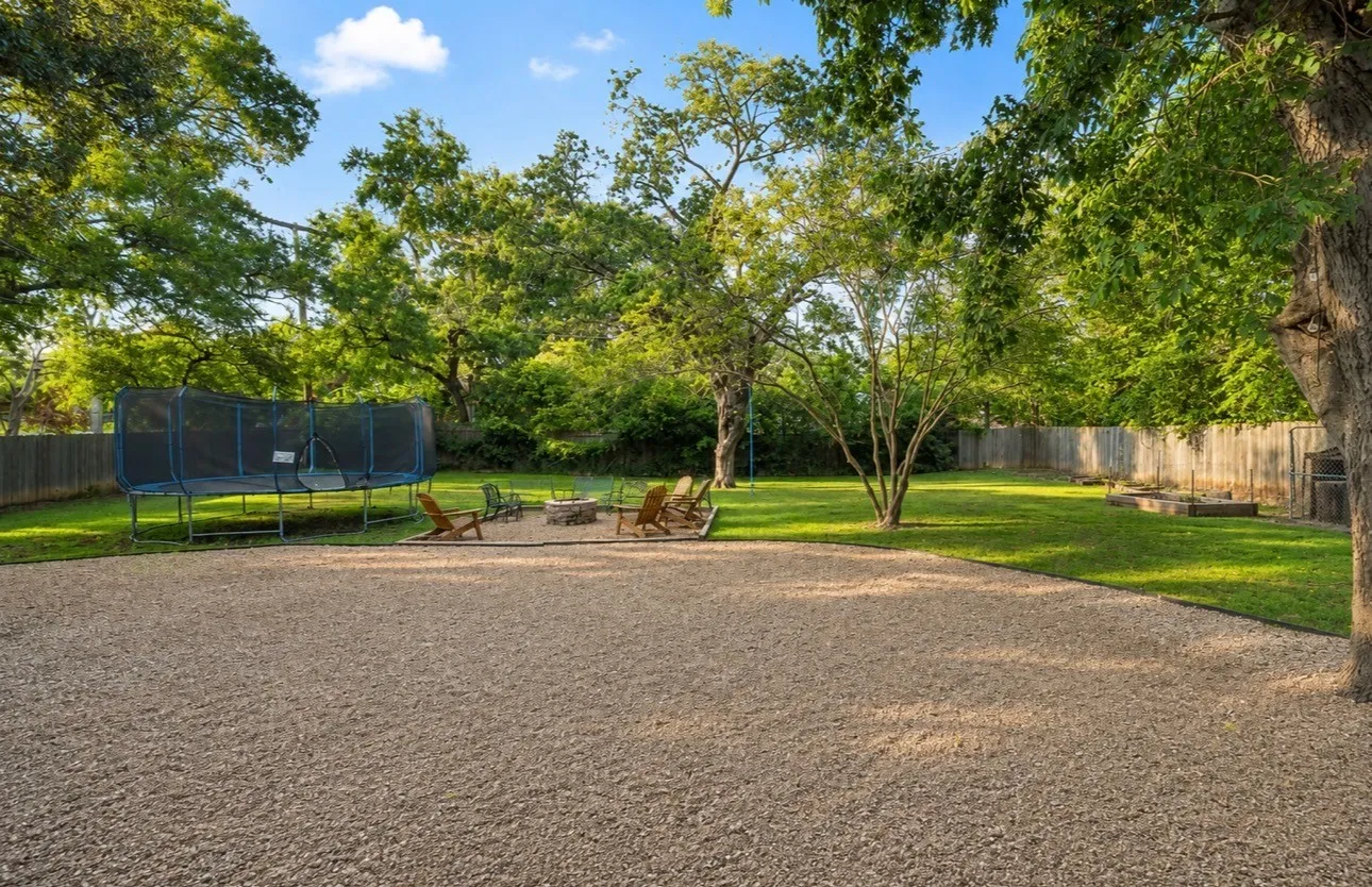 Single Family Residence For Sale in Mc Lennan County , 617 Cardinal Drive, Woodway, Texas 76712, 4 Bedroom, 3 Bathroom, Garage spaces, 2,178 Sqft, built in 1960, mls#21294213, Real Estate Agent in Woodway, Homes For Sale in Mc Lennan county, Homes For Sale in Woodway, Realtor in Woodway Texas, Real Estate Brokerage Independent Realty Texas, Luminita Cordes Realtor