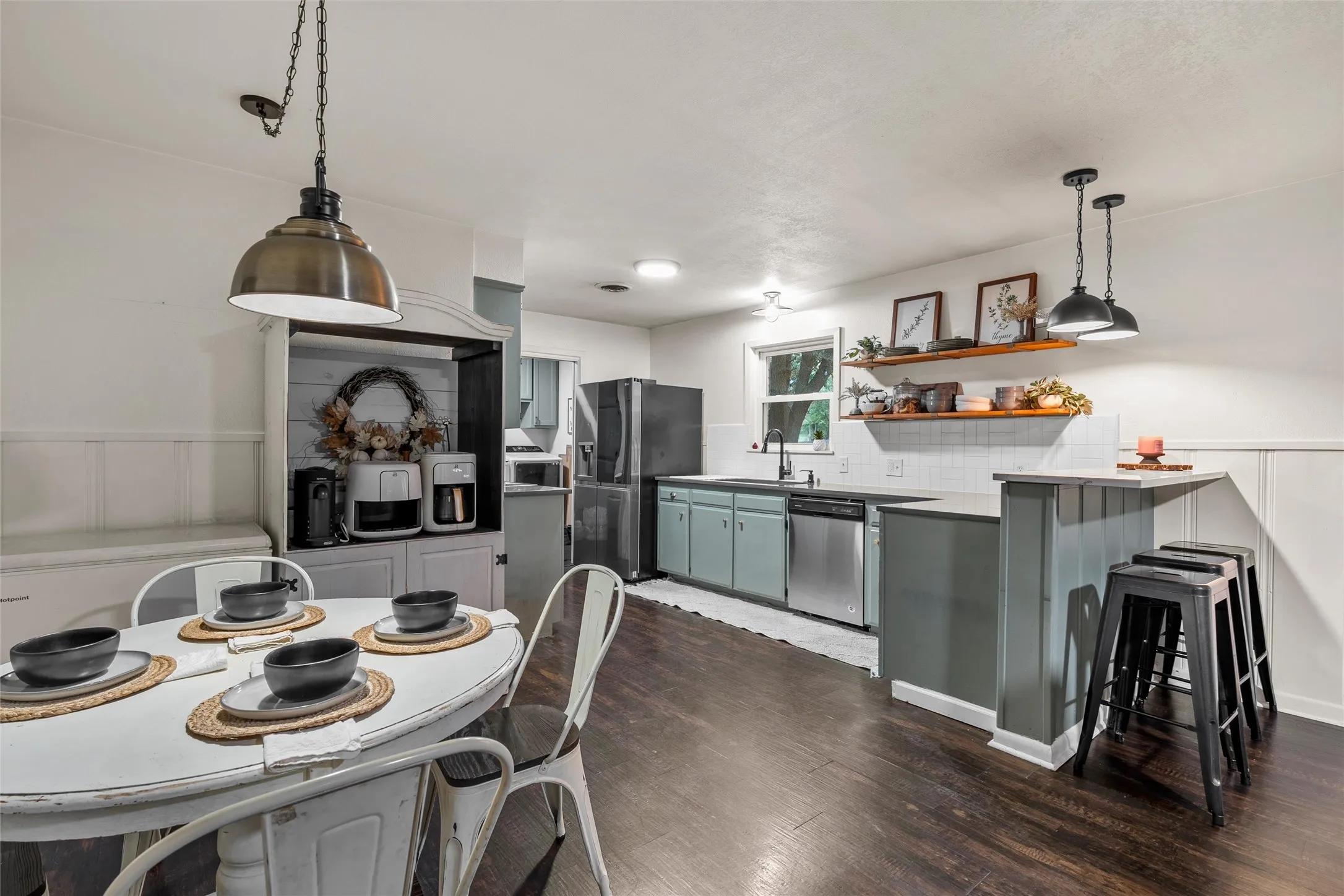 Single Family Residence For Sale in Mc Lennan County , 617 Cardinal Drive, Woodway, Texas 76712, 4 Bedroom, 3 Bathroom, Garage spaces, 2,178 Sqft, built in 1960, mls#21294213, Real Estate Agent in Woodway, Homes For Sale in Mc Lennan county, Homes For Sale in Woodway, Realtor in Woodway Texas, Real Estate Brokerage Independent Realty Texas, Luminita Cordes Realtor