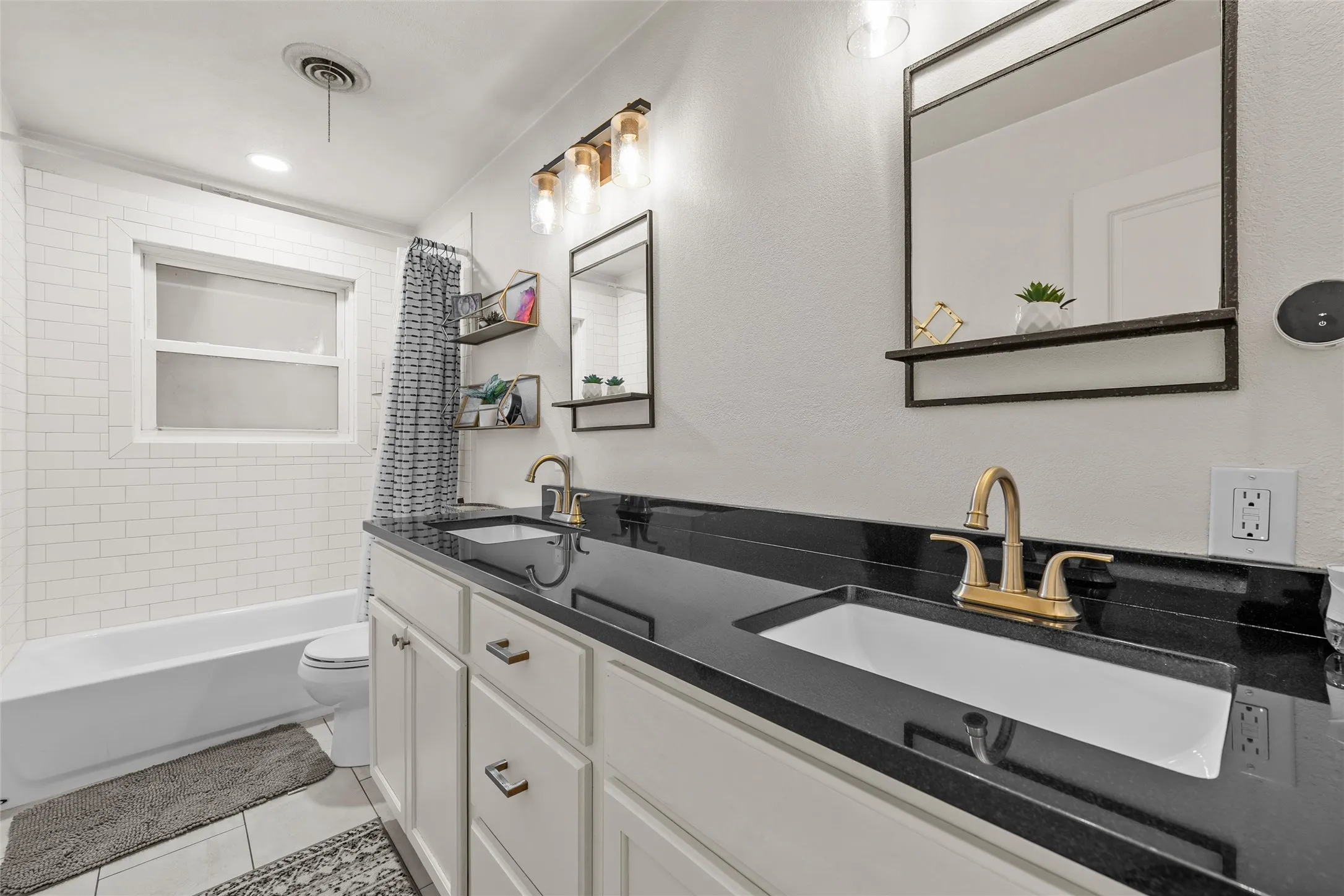Single Family Residence For Sale in Mc Lennan County , 617 Cardinal Drive, Woodway, Texas 76712, 4 Bedroom, 3 Bathroom, Garage spaces, 2,178 Sqft, built in 1960, mls#21294213, Real Estate Agent in Woodway, Homes For Sale in Mc Lennan county, Homes For Sale in Woodway, Realtor in Woodway Texas, Real Estate Brokerage Independent Realty Texas, Luminita Cordes Realtor