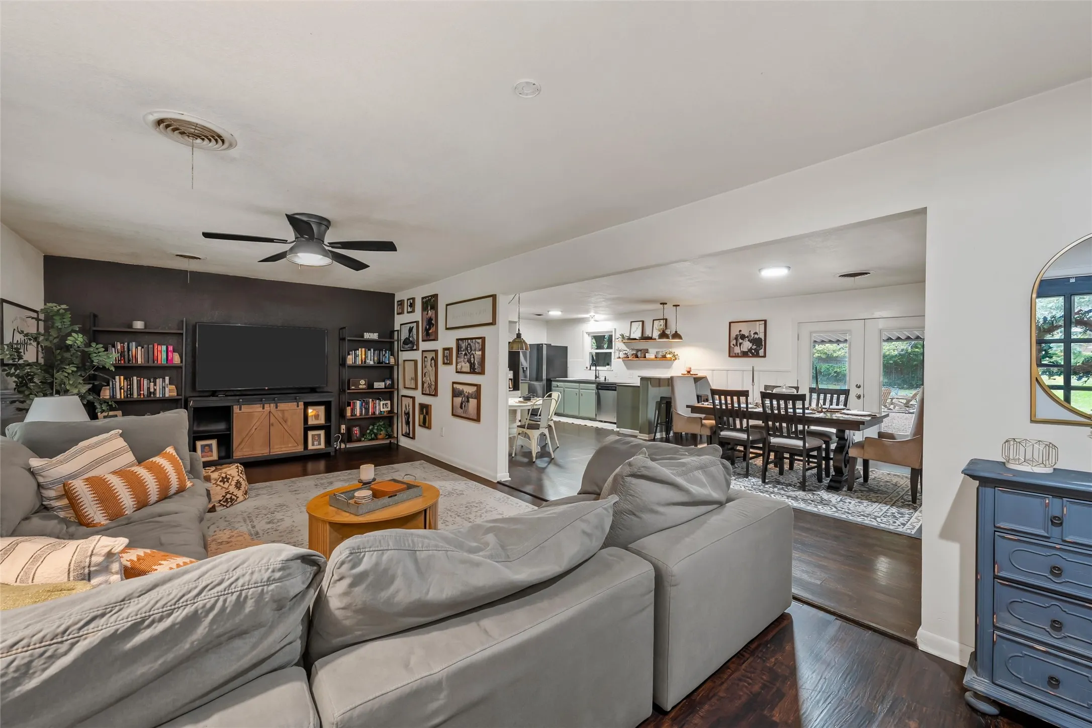 Single Family Residence For Sale in Mc Lennan County , 617 Cardinal Drive, Woodway, Texas 76712, 4 Bedroom, 3 Bathroom, Garage spaces, 2,178 Sqft, built in 1960, mls#21294213, Real Estate Agent in Woodway, Homes For Sale in Mc Lennan county, Homes For Sale in Woodway, Realtor in Woodway Texas, Real Estate Brokerage Independent Realty Texas, Luminita Cordes Realtor