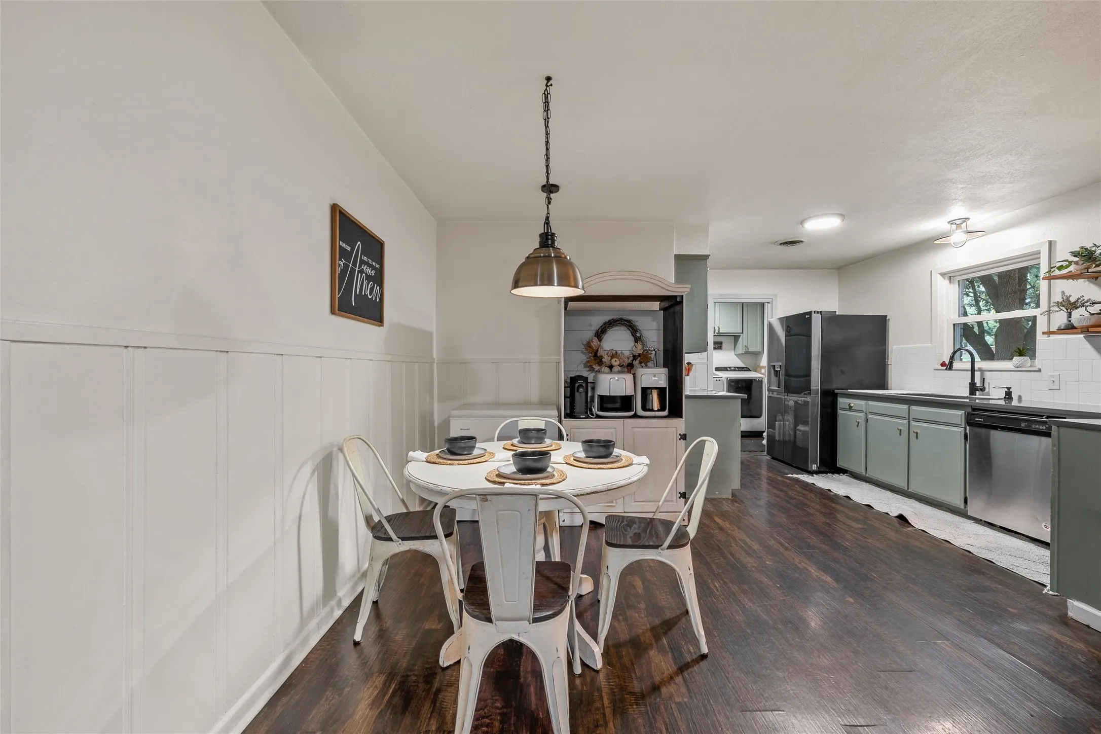 Single Family Residence For Sale in Mc Lennan County , 617 Cardinal Drive, Woodway, Texas 76712, 4 Bedroom, 3 Bathroom, Garage spaces, 2,178 Sqft, built in 1960, mls#21294213, Real Estate Agent in Woodway, Homes For Sale in Mc Lennan county, Homes For Sale in Woodway, Realtor in Woodway Texas, Real Estate Brokerage Independent Realty Texas, Luminita Cordes Realtor