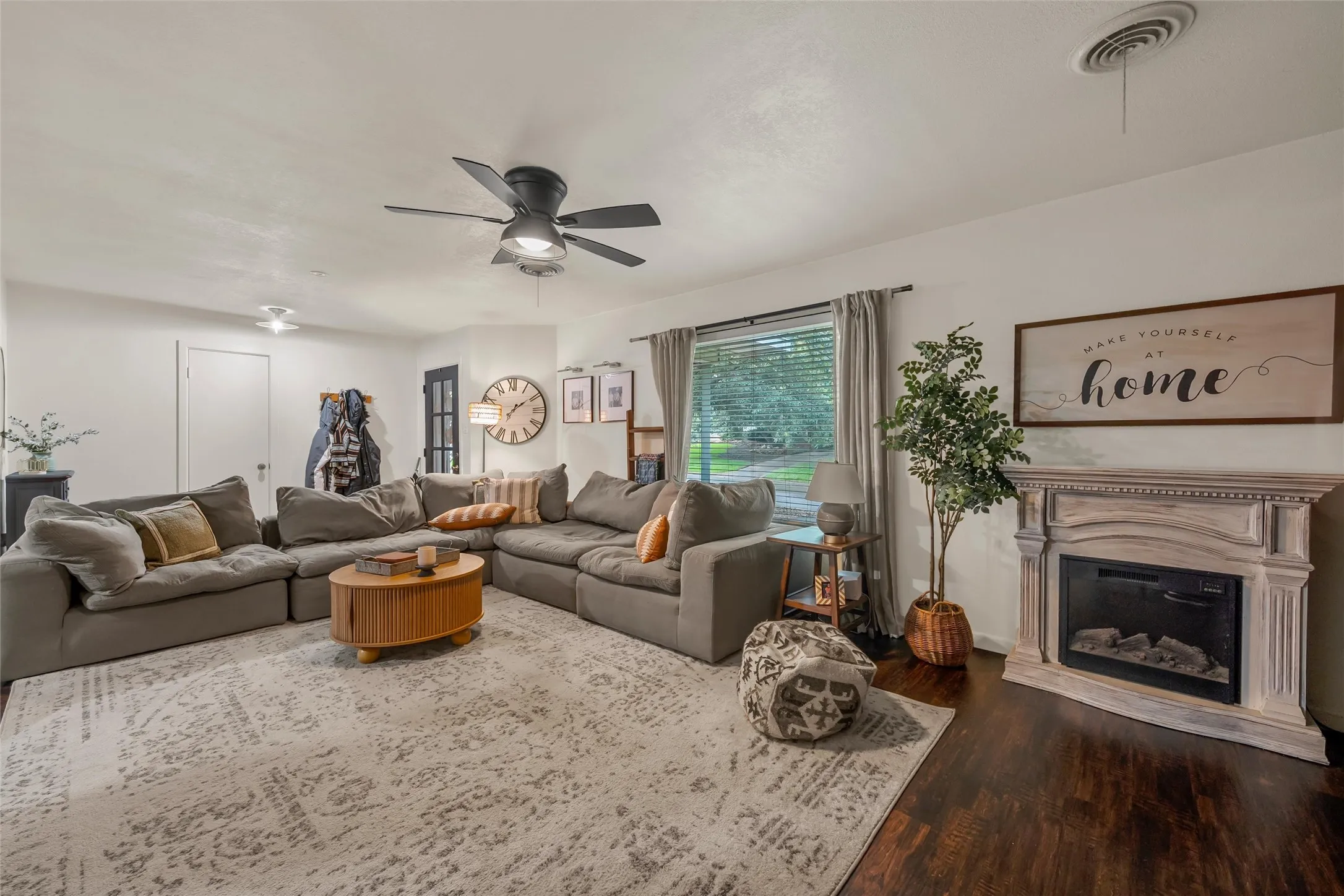Single Family Residence For Sale in Mc Lennan County , 617 Cardinal Drive, Woodway, Texas 76712, 4 Bedroom, 3 Bathroom, Garage spaces, 2,178 Sqft, built in 1960, mls#21294213, Real Estate Agent in Woodway, Homes For Sale in Mc Lennan county, Homes For Sale in Woodway, Realtor in Woodway Texas, Real Estate Brokerage Independent Realty Texas, Luminita Cordes Realtor