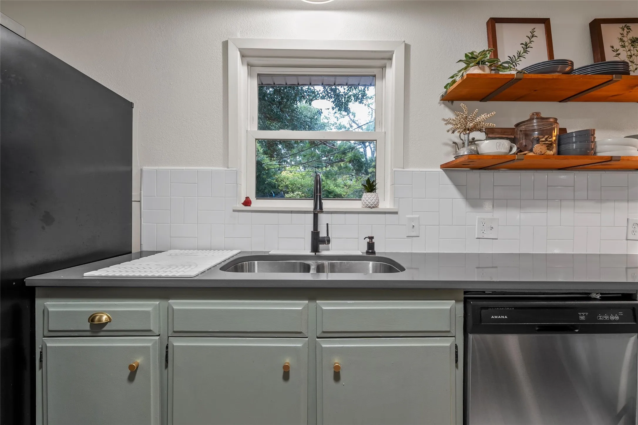 Single Family Residence For Sale in Mc Lennan County , 617 Cardinal Drive, Woodway, Texas 76712, 4 Bedroom, 3 Bathroom, Garage spaces, 2,178 Sqft, built in 1960, mls#21294213, Real Estate Agent in Woodway, Homes For Sale in Mc Lennan county, Homes For Sale in Woodway, Realtor in Woodway Texas, Real Estate Brokerage Independent Realty Texas, Luminita Cordes Realtor