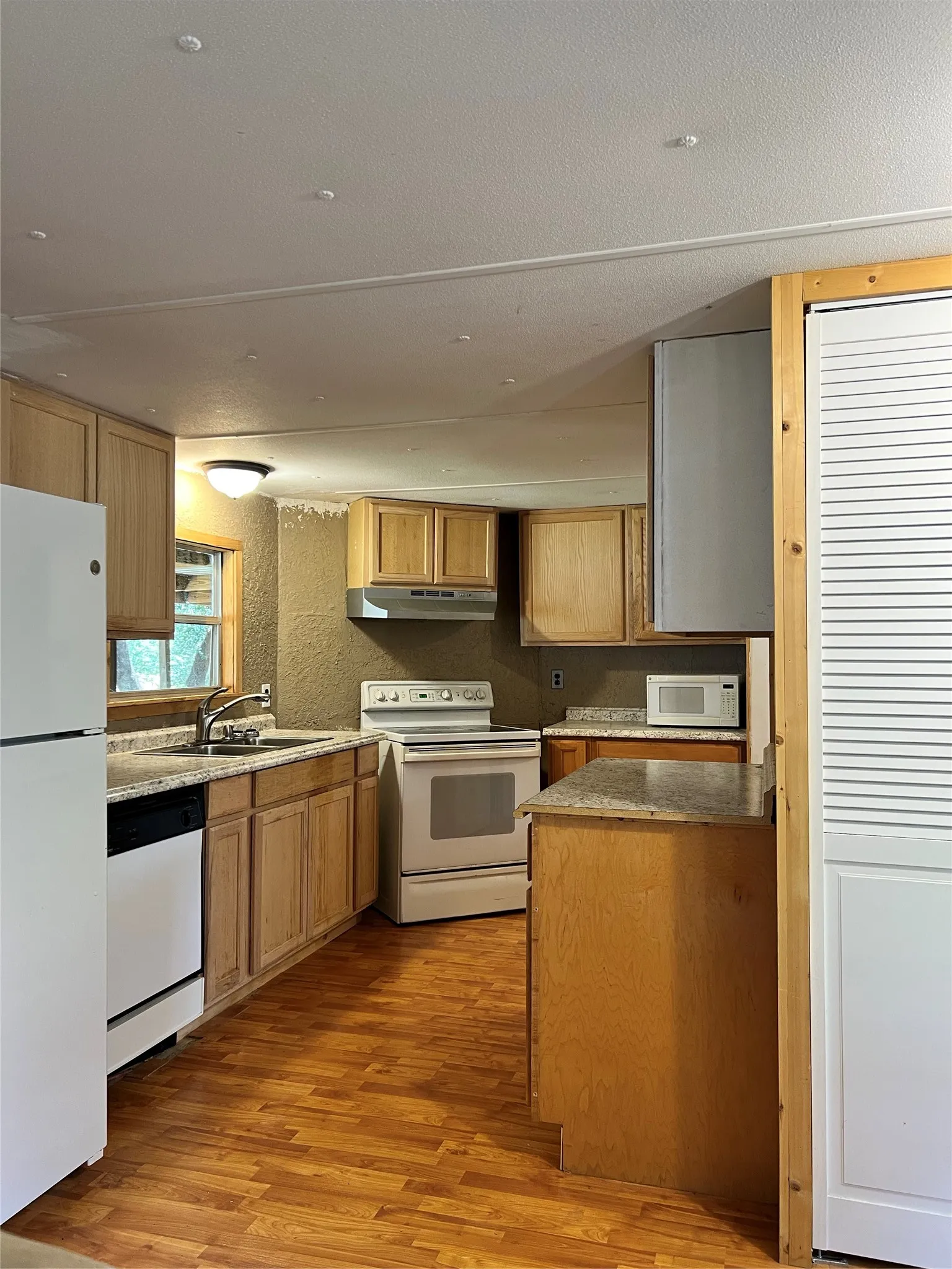 Manufactured Home For Sale in Palo Pinto County , 2334 Sanbar Road 46, Possum Kingdom Lake, Texas 76449, 3 Bedroom, 2 Bathroom, Garage spaces, 980 Sqft, built in 1983, mls#21295637, Real Estate Agent in Possum Kingdom Lake, Homes For Sale in Palo Pinto county, Homes For Sale in Possum Kingdom Lake, Realtor in Possum Kingdom Lake Texas, Real Estate Brokerage Independent Realty Texas, Luminita Cordes Realtor