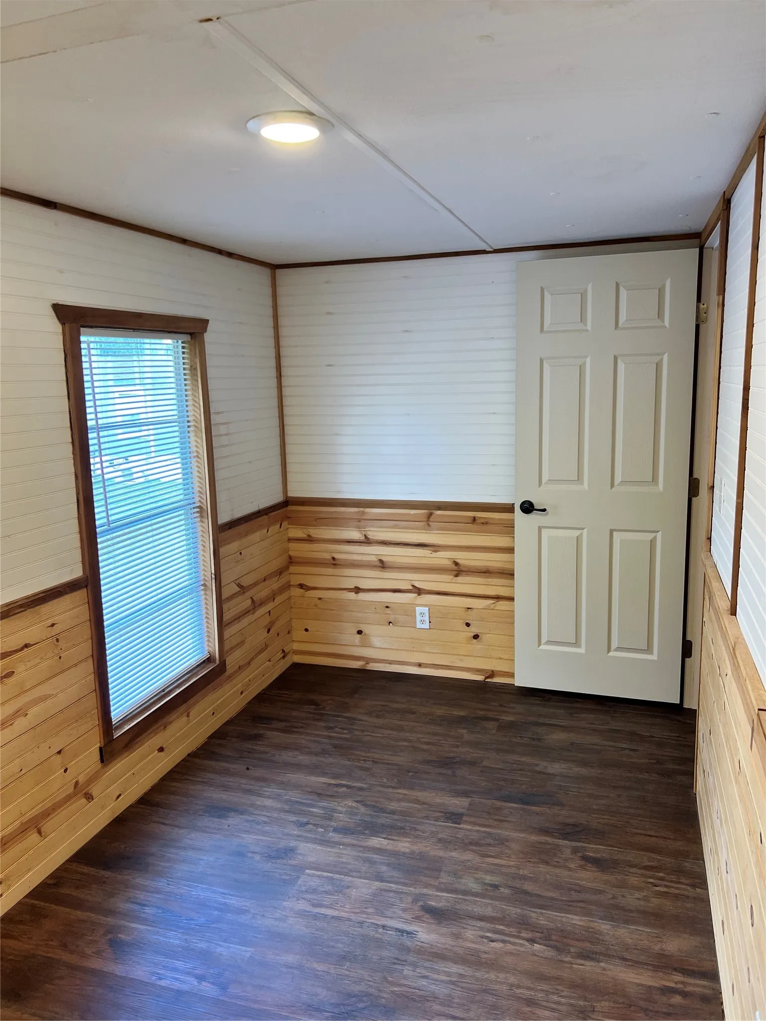 Manufactured Home For Sale in Palo Pinto County , 2334 Sanbar Road 46, Possum Kingdom Lake, Texas 76449, 3 Bedroom, 2 Bathroom, Garage spaces, 980 Sqft, built in 1983, mls#21295637, Real Estate Agent in Possum Kingdom Lake, Homes For Sale in Palo Pinto county, Homes For Sale in Possum Kingdom Lake, Realtor in Possum Kingdom Lake Texas, Real Estate Brokerage Independent Realty Texas, Luminita Cordes Realtor