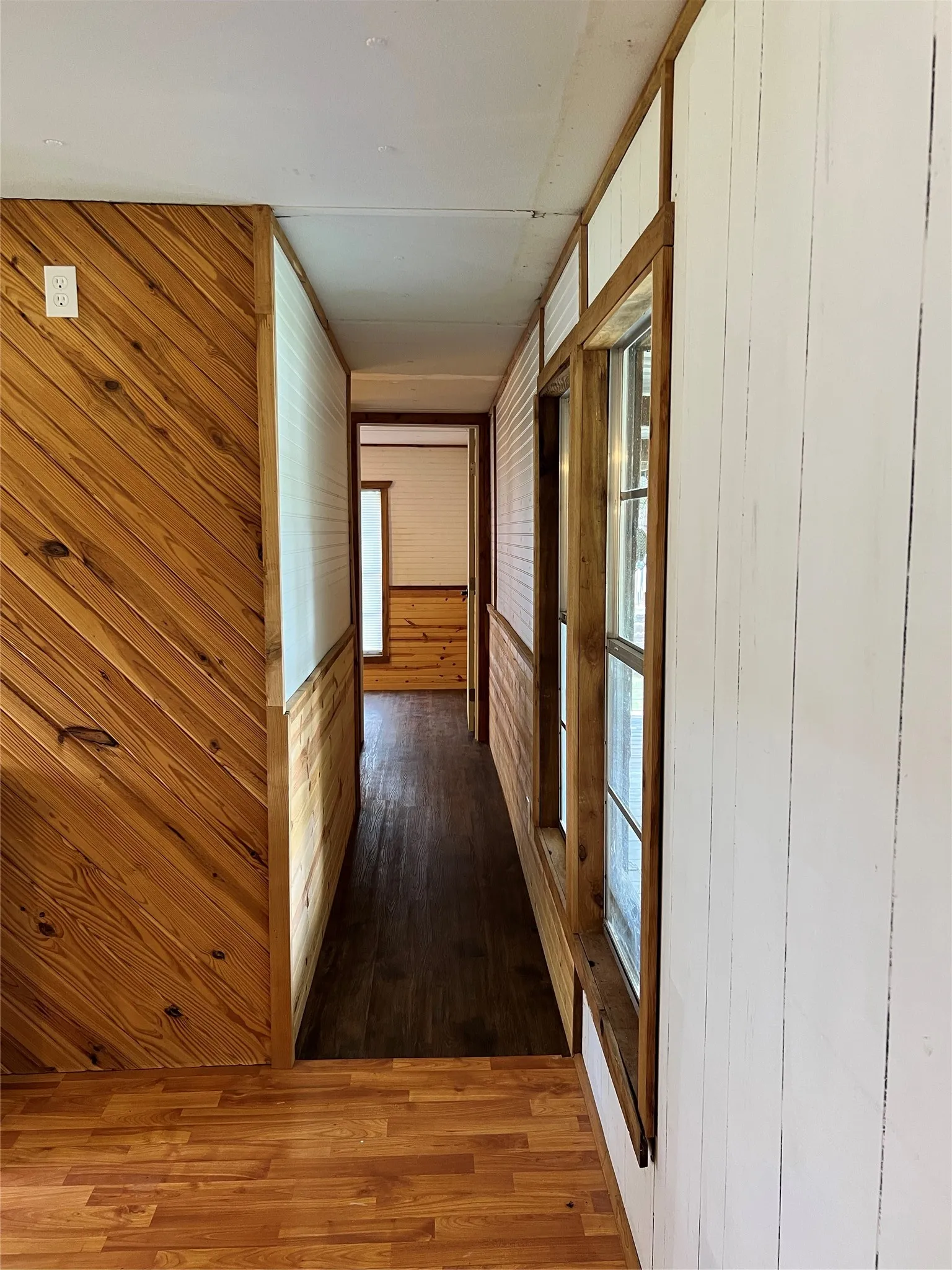 Manufactured Home For Sale in Palo Pinto County , 2334 Sanbar Road 46, Possum Kingdom Lake, Texas 76449, 3 Bedroom, 2 Bathroom, Garage spaces, 980 Sqft, built in 1983, mls#21295637, Real Estate Agent in Possum Kingdom Lake, Homes For Sale in Palo Pinto county, Homes For Sale in Possum Kingdom Lake, Realtor in Possum Kingdom Lake Texas, Real Estate Brokerage Independent Realty Texas, Luminita Cordes Realtor