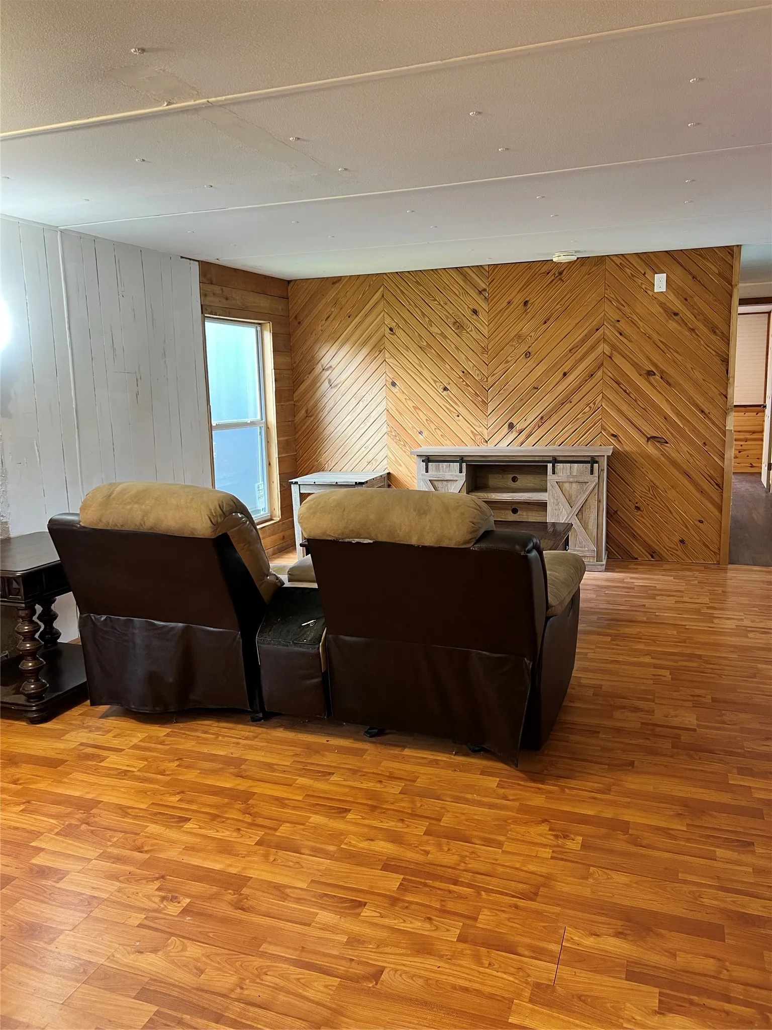 Manufactured Home For Sale in Palo Pinto County , 2334 Sanbar Road 46, Possum Kingdom Lake, Texas 76449, 3 Bedroom, 2 Bathroom, Garage spaces, 980 Sqft, built in 1983, mls#21295637, Real Estate Agent in Possum Kingdom Lake, Homes For Sale in Palo Pinto county, Homes For Sale in Possum Kingdom Lake, Realtor in Possum Kingdom Lake Texas, Real Estate Brokerage Independent Realty Texas, Luminita Cordes Realtor