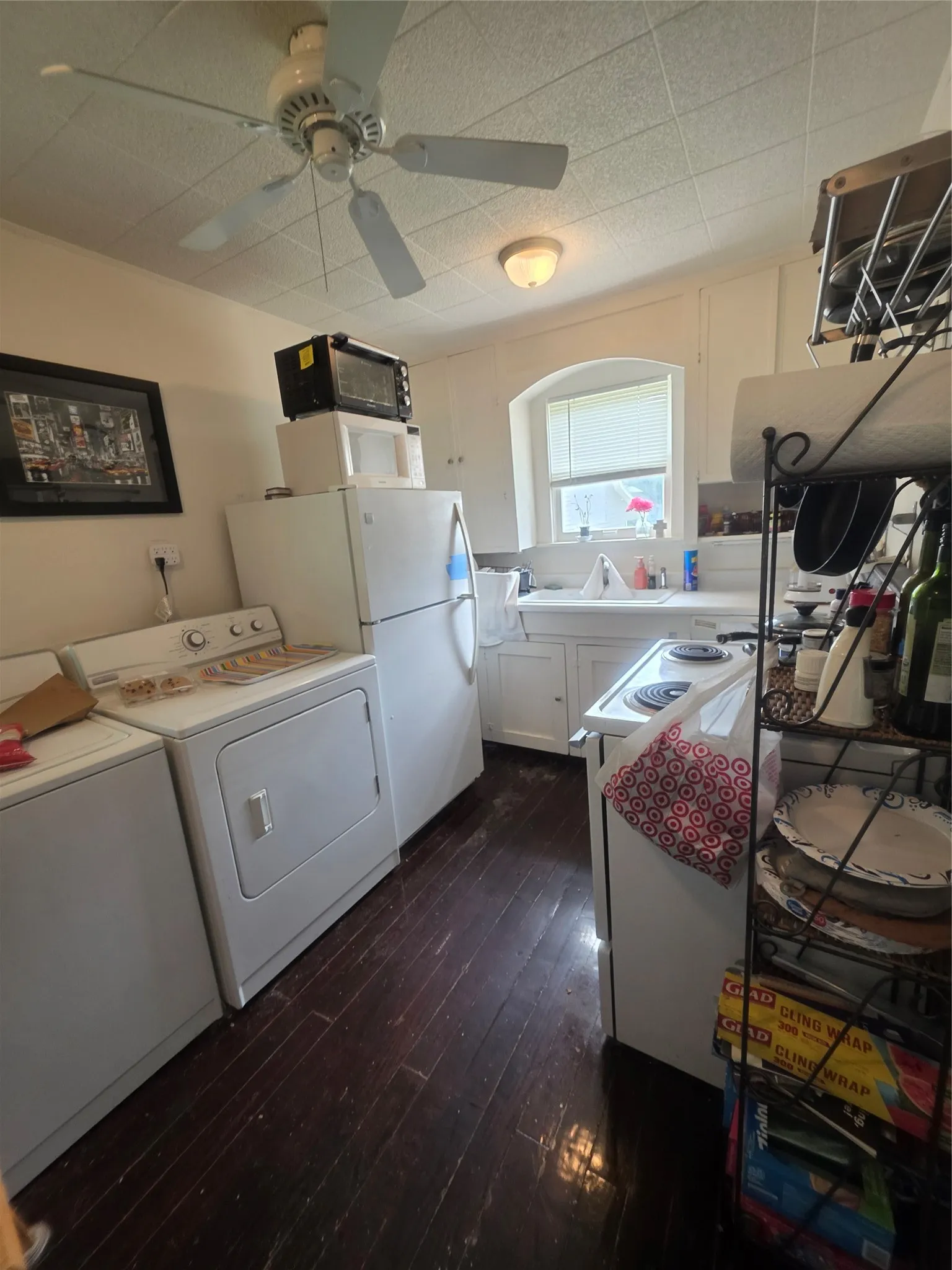 Garage Apartment Laundry/Kitchen area