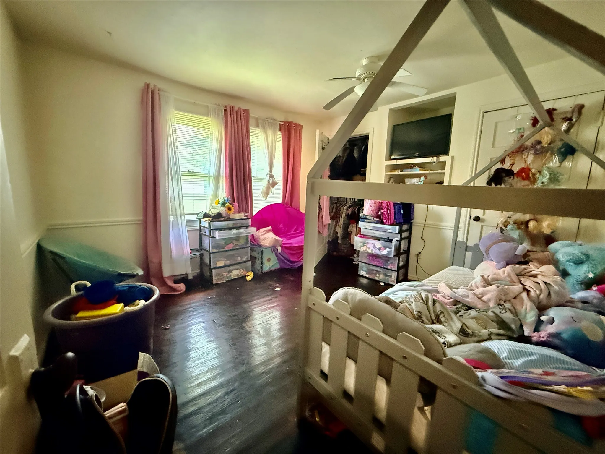 Apartment For Sale in Young County , 922 Plum Street, Graham, Texas 76450, 3 Bedroom, 2 Bathroom, 1 Garage spaces, 1,099 Sqft, built in 1950, mls#21295818, Real Estate Agent in Graham, Homes For Sale in Young county, Homes For Sale in Graham, Realtor in Graham Texas, Real Estate Brokerage Independent Realty Texas, Luminita Cordes Realtor