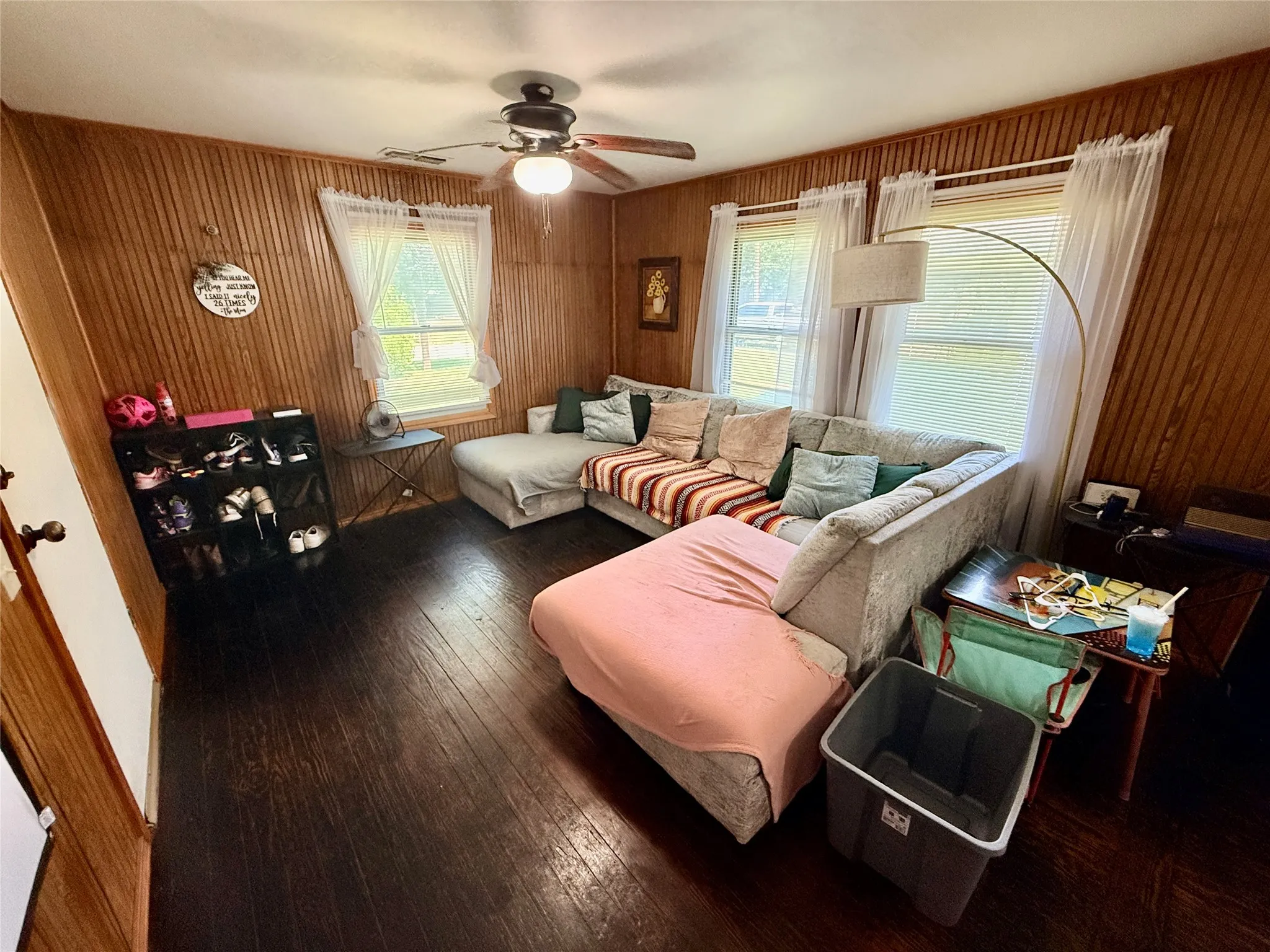 Apartment For Sale in Young County , 922 Plum Street, Graham, Texas 76450, 3 Bedroom, 2 Bathroom, 1 Garage spaces, 1,099 Sqft, built in 1950, mls#21295818, Real Estate Agent in Graham, Homes For Sale in Young county, Homes For Sale in Graham, Realtor in Graham Texas, Real Estate Brokerage Independent Realty Texas, Luminita Cordes Realtor