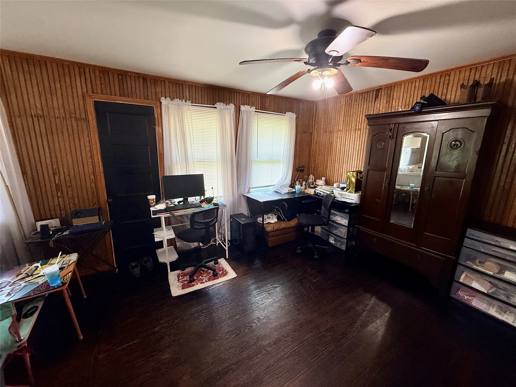 Apartment For Sale in Young County , 922 Plum Street, Graham, Texas 76450, 3 Bedroom, 2 Bathroom, 1 Garage spaces, 1,099 Sqft, built in 1950, mls#21295818, Real Estate Agent in Graham, Homes For Sale in Young county, Homes For Sale in Graham, Realtor in Graham Texas, Real Estate Brokerage Independent Realty Texas, Luminita Cordes Realtor