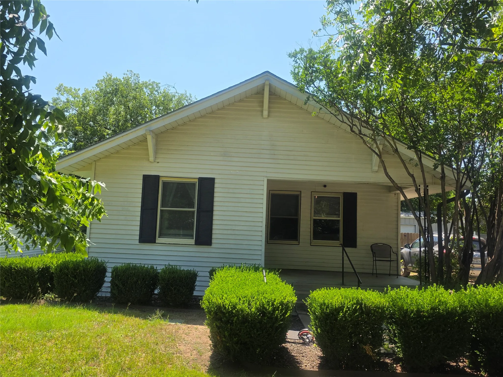 Apartment For Sale in Young County , 922 Plum Street, Graham, Texas 76450, 3 Bedroom, 2 Bathroom, 1 Garage spaces, 1,099 Sqft, built in 1950, mls#21295818, Real Estate Agent in Graham, Homes For Sale in Young county, Homes For Sale in Graham, Realtor in Graham Texas, Real Estate Brokerage Independent Realty Texas, Luminita Cordes Realtor