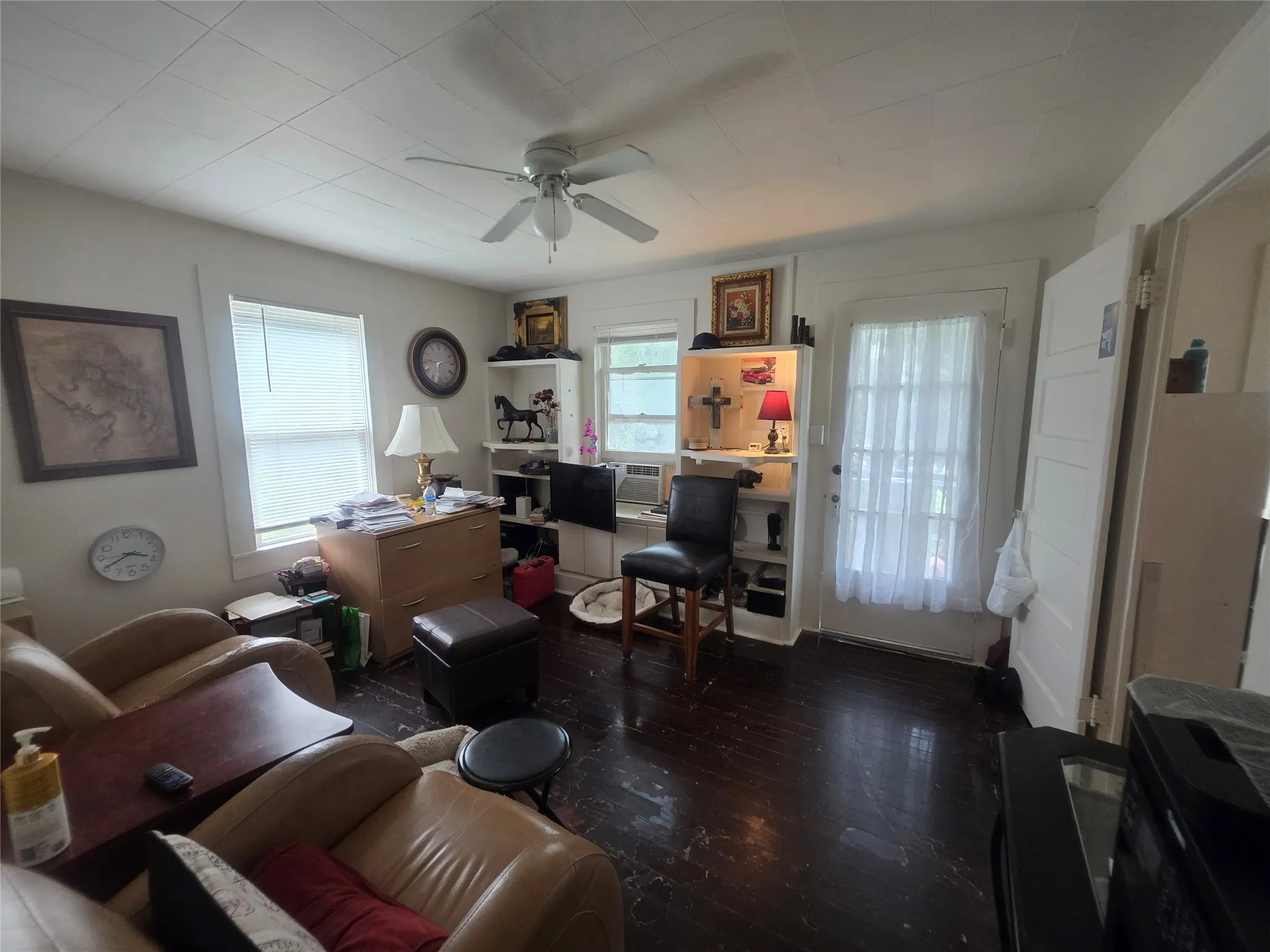 Garage Apartment Living Room