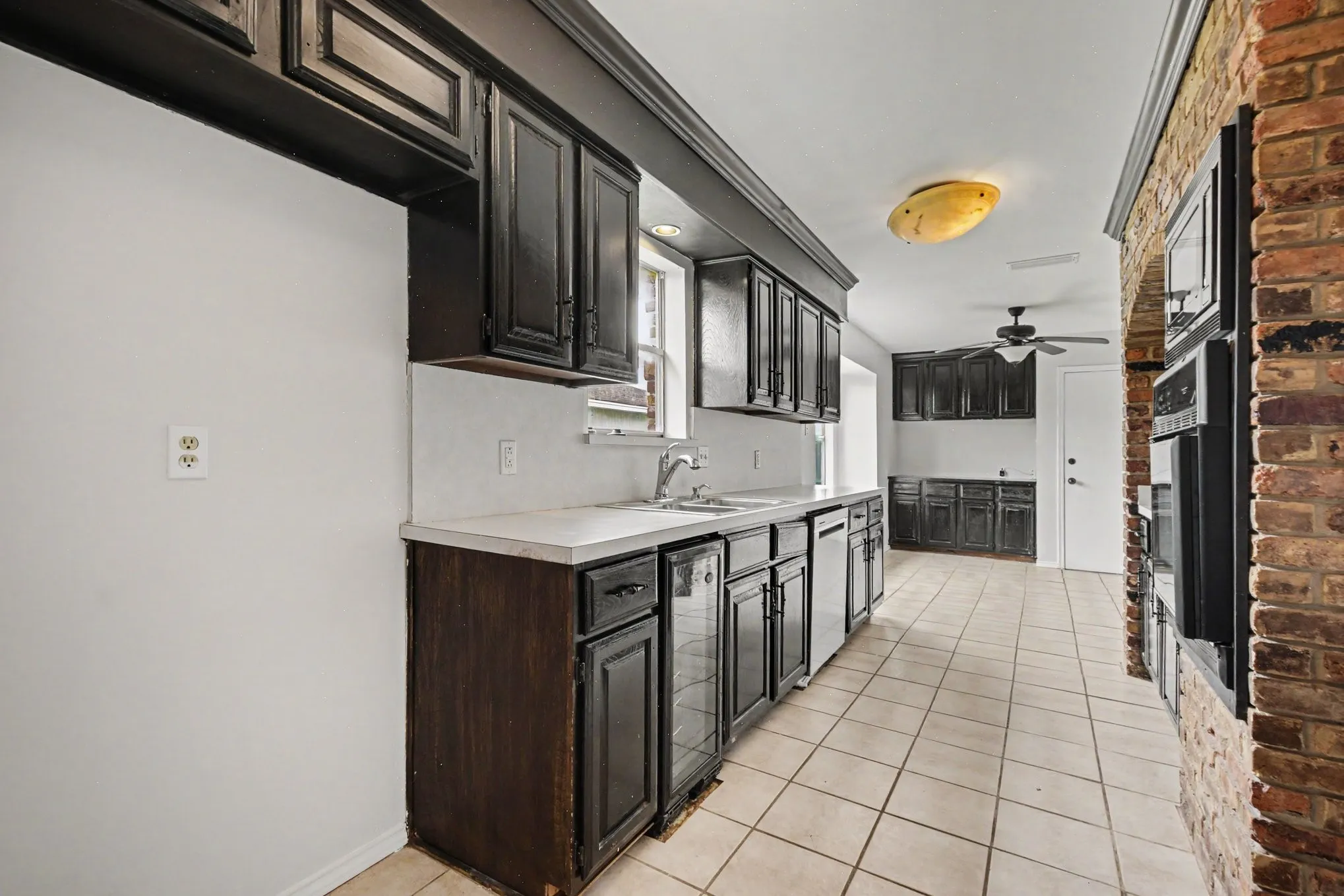 Single Family Residence For Sale in Dallas County , 3413 Hightrail Lane, Garland, Texas 75043, 4 Bedroom, 2 Bathroom, 2 Garage spaces, 2,090 Sqft, built in 1976, mls#21295436, Real Estate Agent in Garland, Homes For Sale in Dallas county, Homes For Sale in Garland, Realtor in Garland Texas, Real Estate Brokerage Independent Realty Texas, Luminita Cordes Realtor
