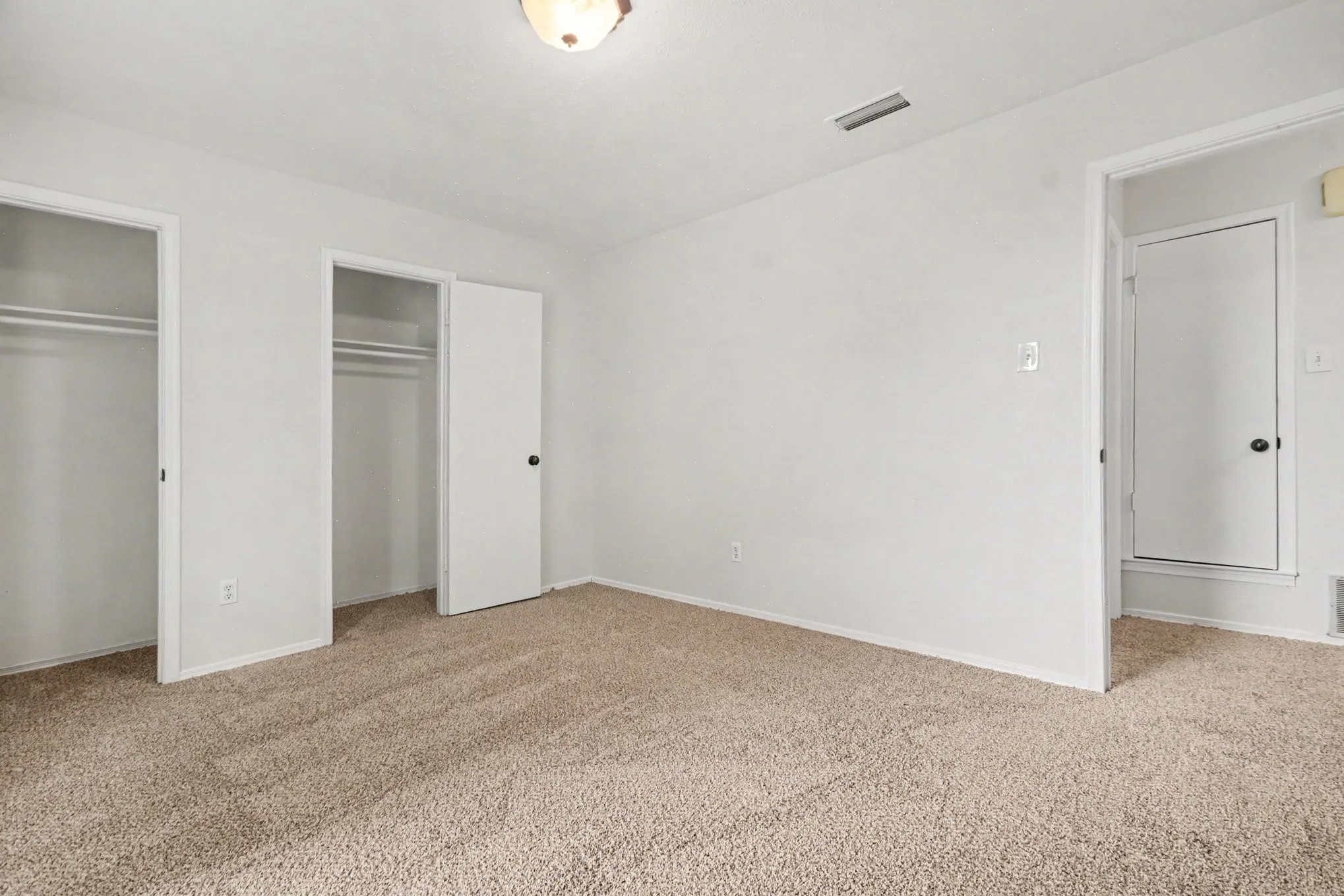 Single Family Residence For Sale in Dallas County , 3413 Hightrail Lane, Garland, Texas 75043, 4 Bedroom, 2 Bathroom, 2 Garage spaces, 2,090 Sqft, built in 1976, mls#21295436, Real Estate Agent in Garland, Homes For Sale in Dallas county, Homes For Sale in Garland, Realtor in Garland Texas, Real Estate Brokerage Independent Realty Texas, Luminita Cordes Realtor