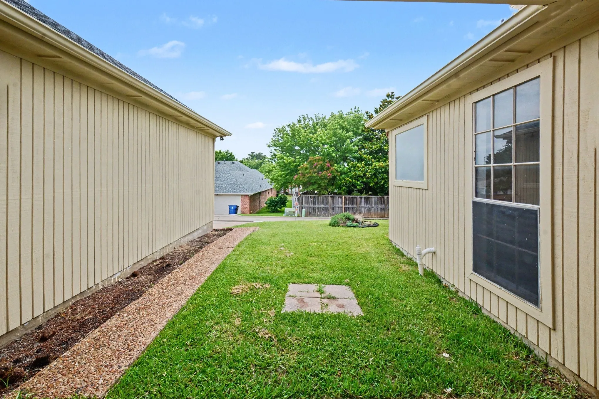 Single Family Residence For Sale in Dallas County , 3413 Hightrail Lane, Garland, Texas 75043, 4 Bedroom, 2 Bathroom, 2 Garage spaces, 2,090 Sqft, built in 1976, mls#21295436, Real Estate Agent in Garland, Homes For Sale in Dallas county, Homes For Sale in Garland, Realtor in Garland Texas, Real Estate Brokerage Independent Realty Texas, Luminita Cordes Realtor