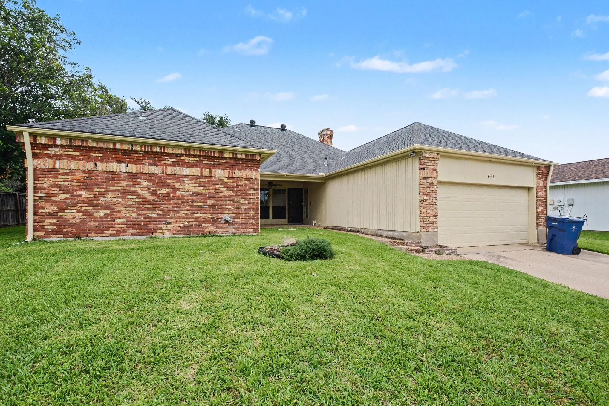 Single Family Residence For Sale in Dallas County , 3413 Hightrail Lane, Garland, Texas 75043, 4 Bedroom, 2 Bathroom, 2 Garage spaces, 2,090 Sqft, built in 1976, mls#21295436, Real Estate Agent in Garland, Homes For Sale in Dallas county, Homes For Sale in Garland, Realtor in Garland Texas, Real Estate Brokerage Independent Realty Texas, Luminita Cordes Realtor