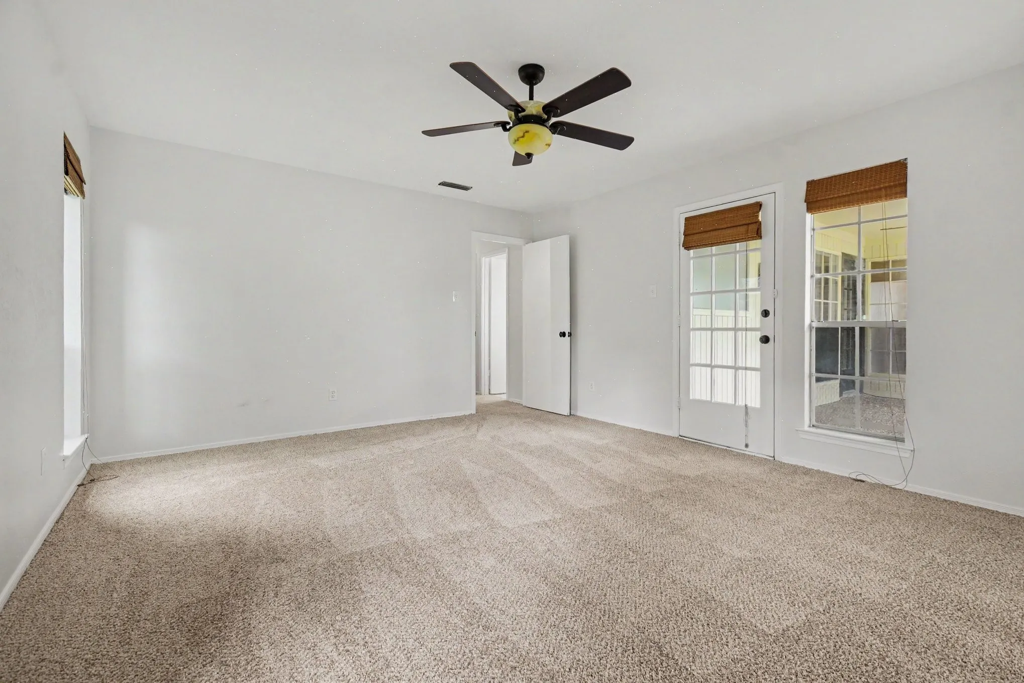 Single Family Residence For Sale in Dallas County , 3413 Hightrail Lane, Garland, Texas 75043, 4 Bedroom, 2 Bathroom, 2 Garage spaces, 2,090 Sqft, built in 1976, mls#21295436, Real Estate Agent in Garland, Homes For Sale in Dallas county, Homes For Sale in Garland, Realtor in Garland Texas, Real Estate Brokerage Independent Realty Texas, Luminita Cordes Realtor