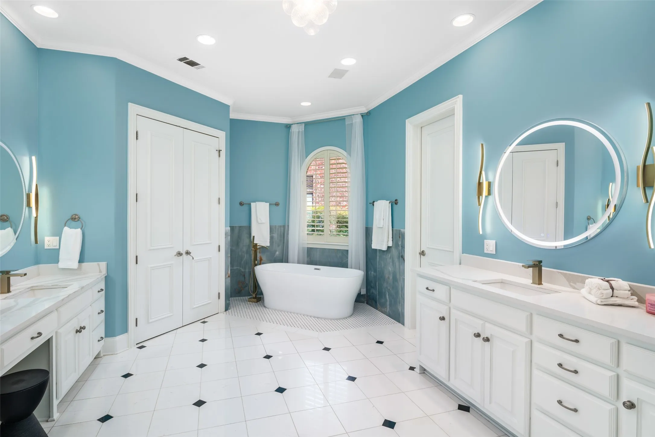 Single Family Residence For Sale in Collin County , 5717 Northbrook Drive, Plano, Texas 75093, 5 Bedroom, 6 Bathroom, 3 Garage spaces, 6,123 Sqft, built in 2000, mls#21295228, Real Estate Agent in Plano, Homes For Sale in Collin county, Homes For Sale in Plano, Realtor in Plano Texas, Real Estate Brokerage Independent Realty Texas, Luminita Cordes Realtor