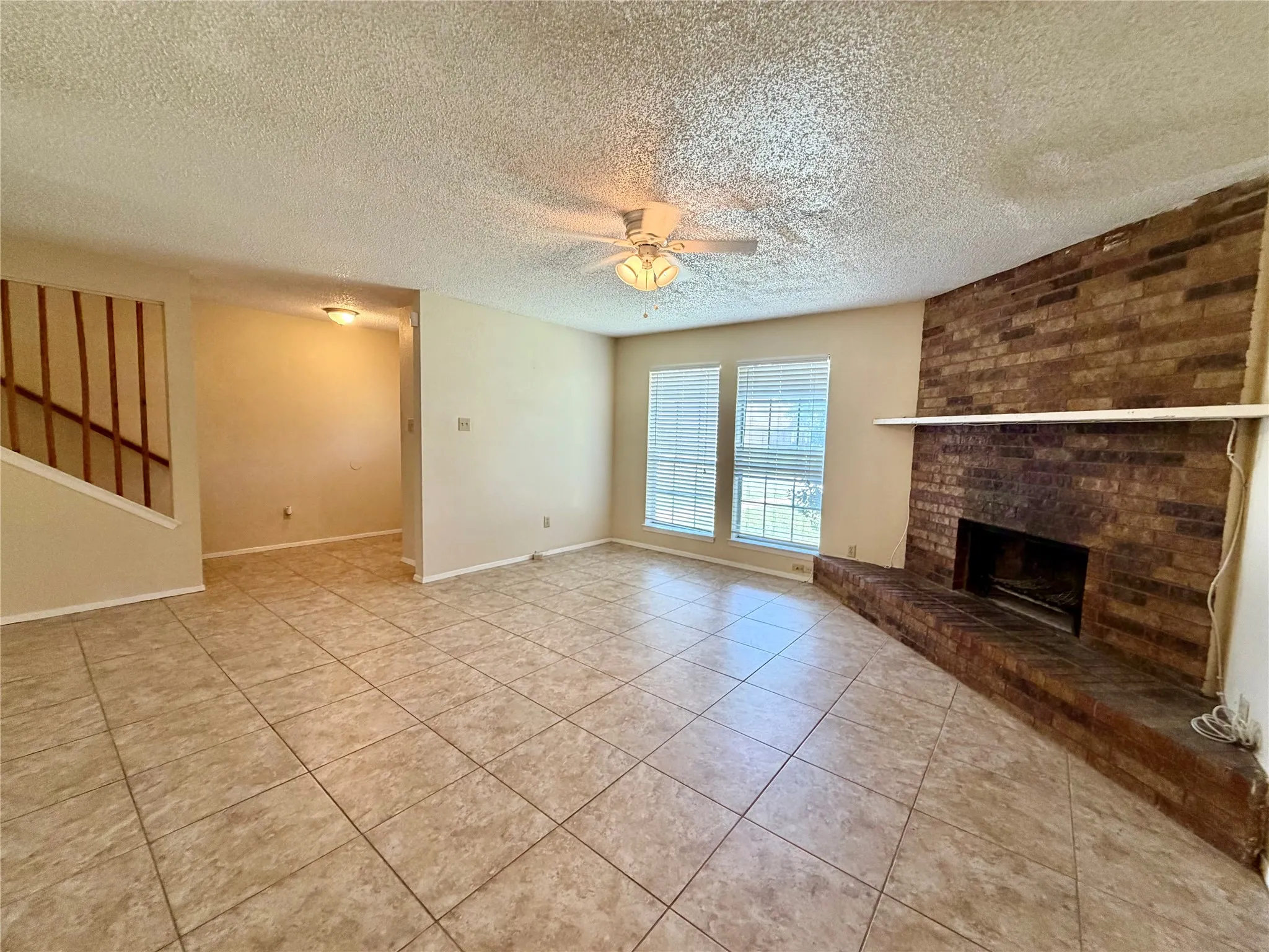 Townhouse For Rent in Tarrant County , 1301 Lovell Drive, Arlington, Texas 76012, 3 Bedroom, 3 Bathroom, Garage spaces, 1,696 Sqft, built in 1982, mls#21295808, Real Estate Agent in Arlington, Homes For Rent in Tarrant county, Homes For Rent in Arlington, Realtor in Arlington Texas, Real Estate Brokerage Independent Realty Texas, Luminita Cordes Realtor