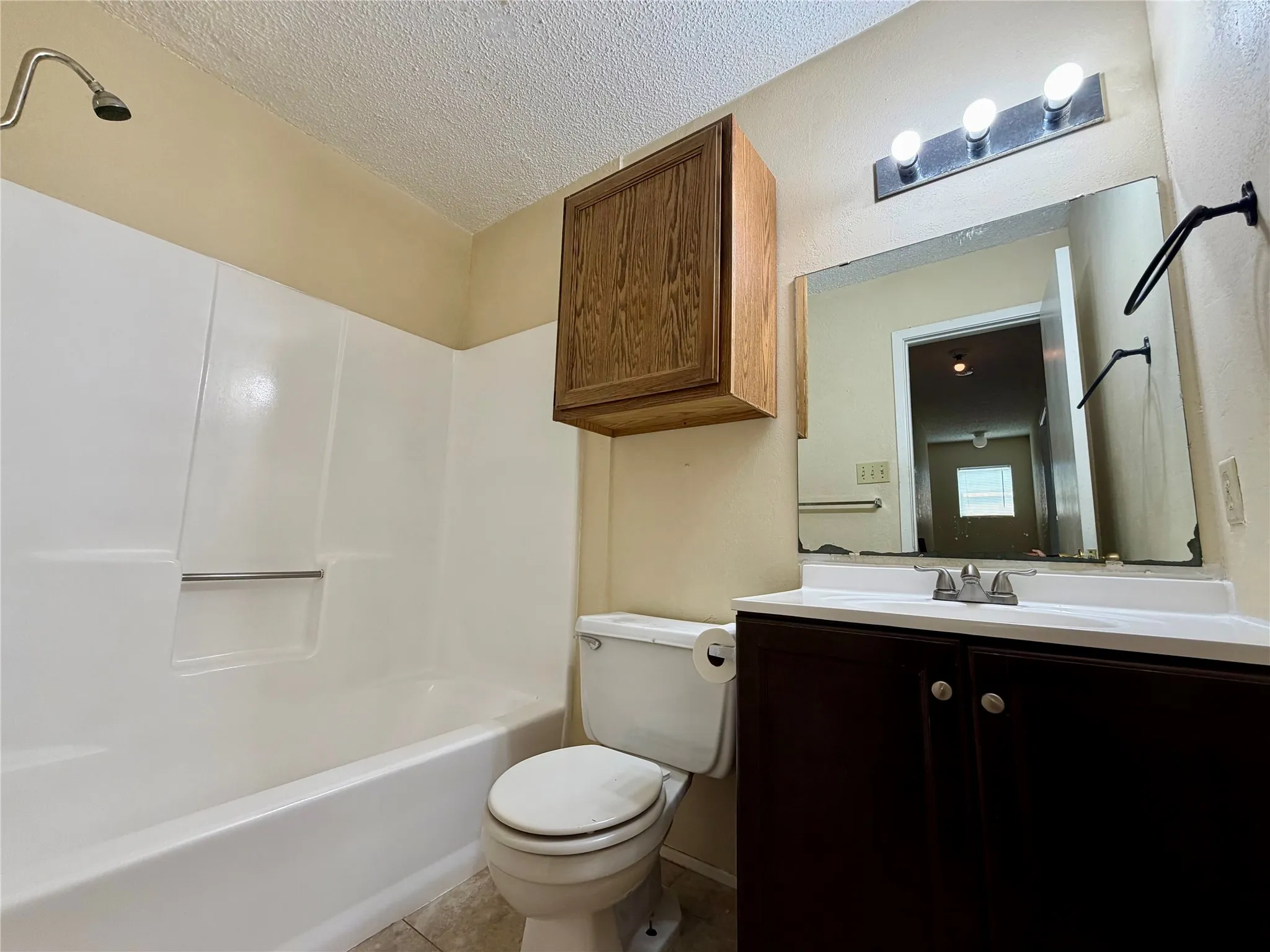 Townhouse For Rent in Tarrant County , 1301 Lovell Drive, Arlington, Texas 76012, 3 Bedroom, 3 Bathroom, Garage spaces, 1,696 Sqft, built in 1982, mls#21295808, Real Estate Agent in Arlington, Homes For Rent in Tarrant county, Homes For Rent in Arlington, Realtor in Arlington Texas, Real Estate Brokerage Independent Realty Texas, Luminita Cordes Realtor