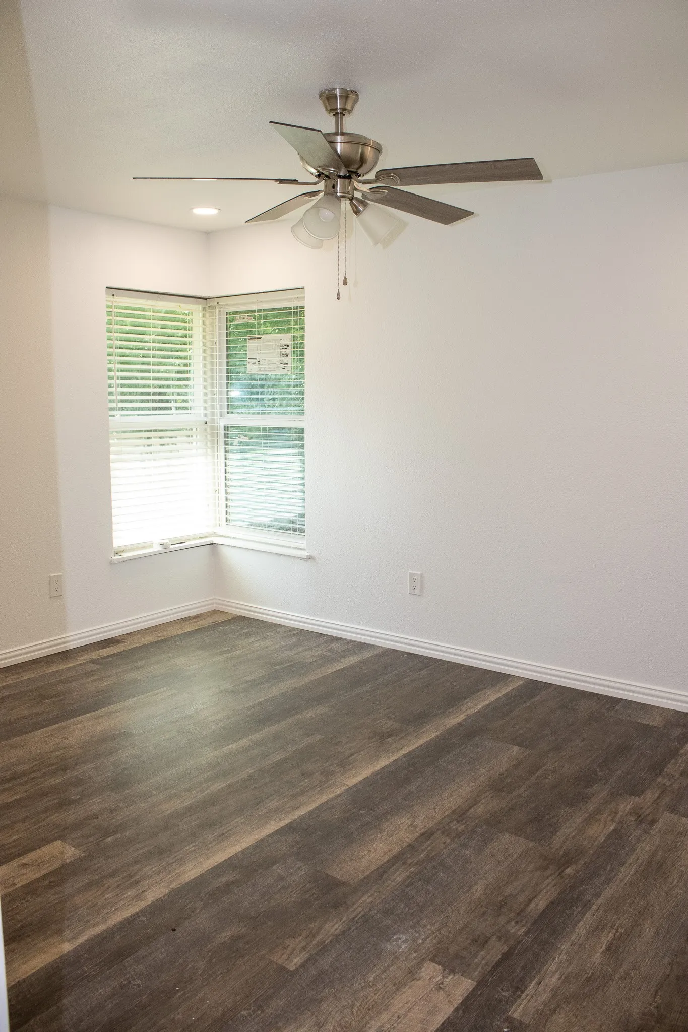Single Family Residence For Sale in Tarrant County , 3825 W Spurgeon Street, Fort Worth, Texas 76133, 3 Bedroom, 2 Bathroom, Garage spaces, 1,086 Sqft, built in 1950, mls#21293059, Real Estate Agent in Fort Worth, Homes For Sale in Tarrant county, Homes For Sale in Fort Worth, Realtor in Fort Worth Texas, Real Estate Brokerage Independent Realty Texas, Luminita Cordes Realtor