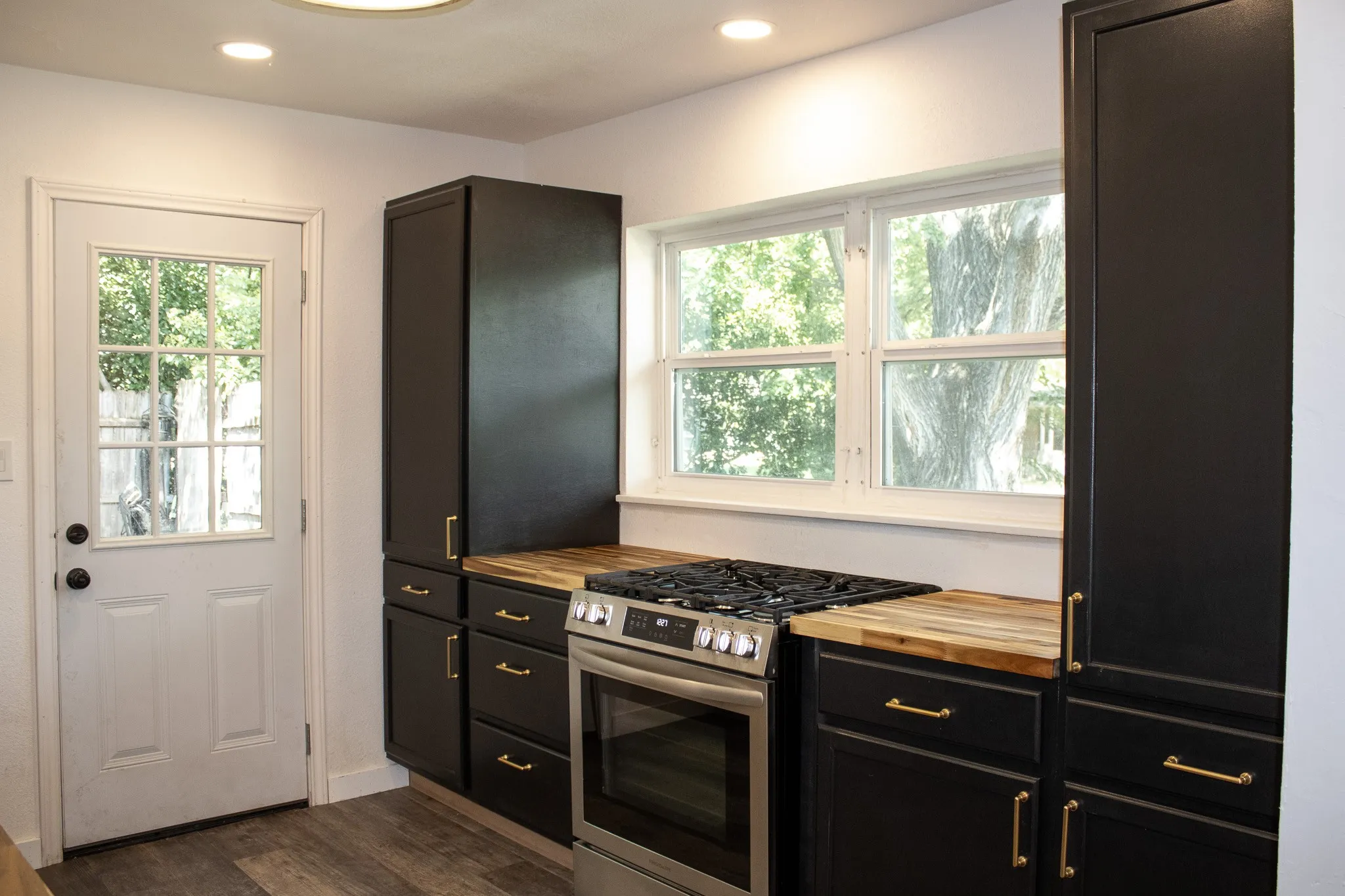 Single Family Residence For Sale in Tarrant County , 3825 W Spurgeon Street, Fort Worth, Texas 76133, 3 Bedroom, 2 Bathroom, Garage spaces, 1,086 Sqft, built in 1950, mls#21293059, Real Estate Agent in Fort Worth, Homes For Sale in Tarrant county, Homes For Sale in Fort Worth, Realtor in Fort Worth Texas, Real Estate Brokerage Independent Realty Texas, Luminita Cordes Realtor