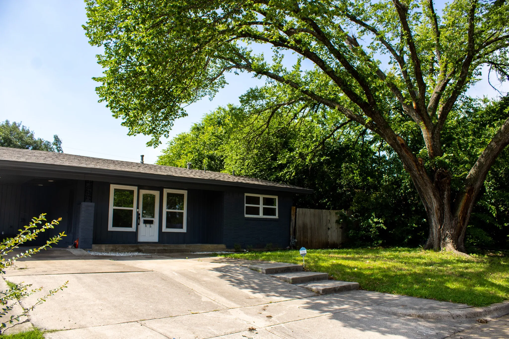 Single Family Residence For Sale in Tarrant County , 3825 W Spurgeon Street, Fort Worth, Texas 76133, 3 Bedroom, 2 Bathroom, Garage spaces, 1,086 Sqft, built in 1950, mls#21293059, Real Estate Agent in Fort Worth, Homes For Sale in Tarrant county, Homes For Sale in Fort Worth, Realtor in Fort Worth Texas, Real Estate Brokerage Independent Realty Texas, Luminita Cordes Realtor