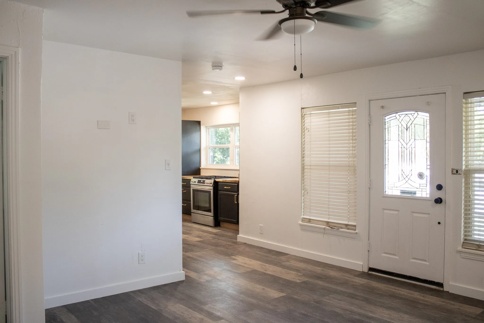 Single Family Residence For Sale in Tarrant County , 3825 W Spurgeon Street, Fort Worth, Texas 76133, 3 Bedroom, 2 Bathroom, Garage spaces, 1,086 Sqft, built in 1950, mls#21293059, Real Estate Agent in Fort Worth, Homes For Sale in Tarrant county, Homes For Sale in Fort Worth, Realtor in Fort Worth Texas, Real Estate Brokerage Independent Realty Texas, Luminita Cordes Realtor
