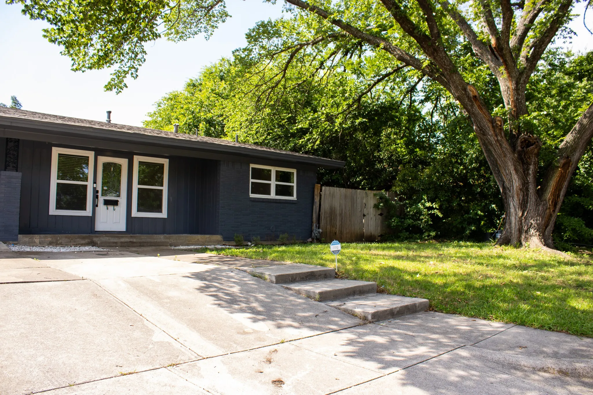 Single Family Residence For Sale in Tarrant County , 3825 W Spurgeon Street, Fort Worth, Texas 76133, 3 Bedroom, 2 Bathroom, Garage spaces, 1,086 Sqft, built in 1950, mls#21293059, Real Estate Agent in Fort Worth, Homes For Sale in Tarrant county, Homes For Sale in Fort Worth, Realtor in Fort Worth Texas, Real Estate Brokerage Independent Realty Texas, Luminita Cordes Realtor