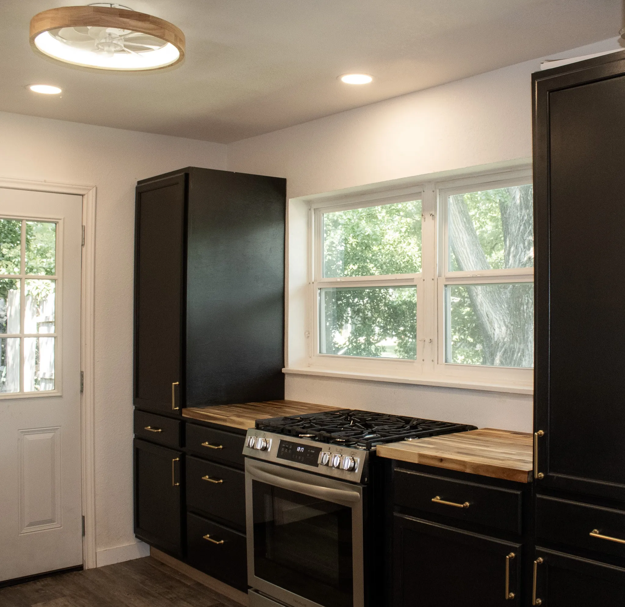 Single Family Residence For Sale in Tarrant County , 3825 W Spurgeon Street, Fort Worth, Texas 76133, 3 Bedroom, 2 Bathroom, Garage spaces, 1,086 Sqft, built in 1950, mls#21293059, Real Estate Agent in Fort Worth, Homes For Sale in Tarrant county, Homes For Sale in Fort Worth, Realtor in Fort Worth Texas, Real Estate Brokerage Independent Realty Texas, Luminita Cordes Realtor