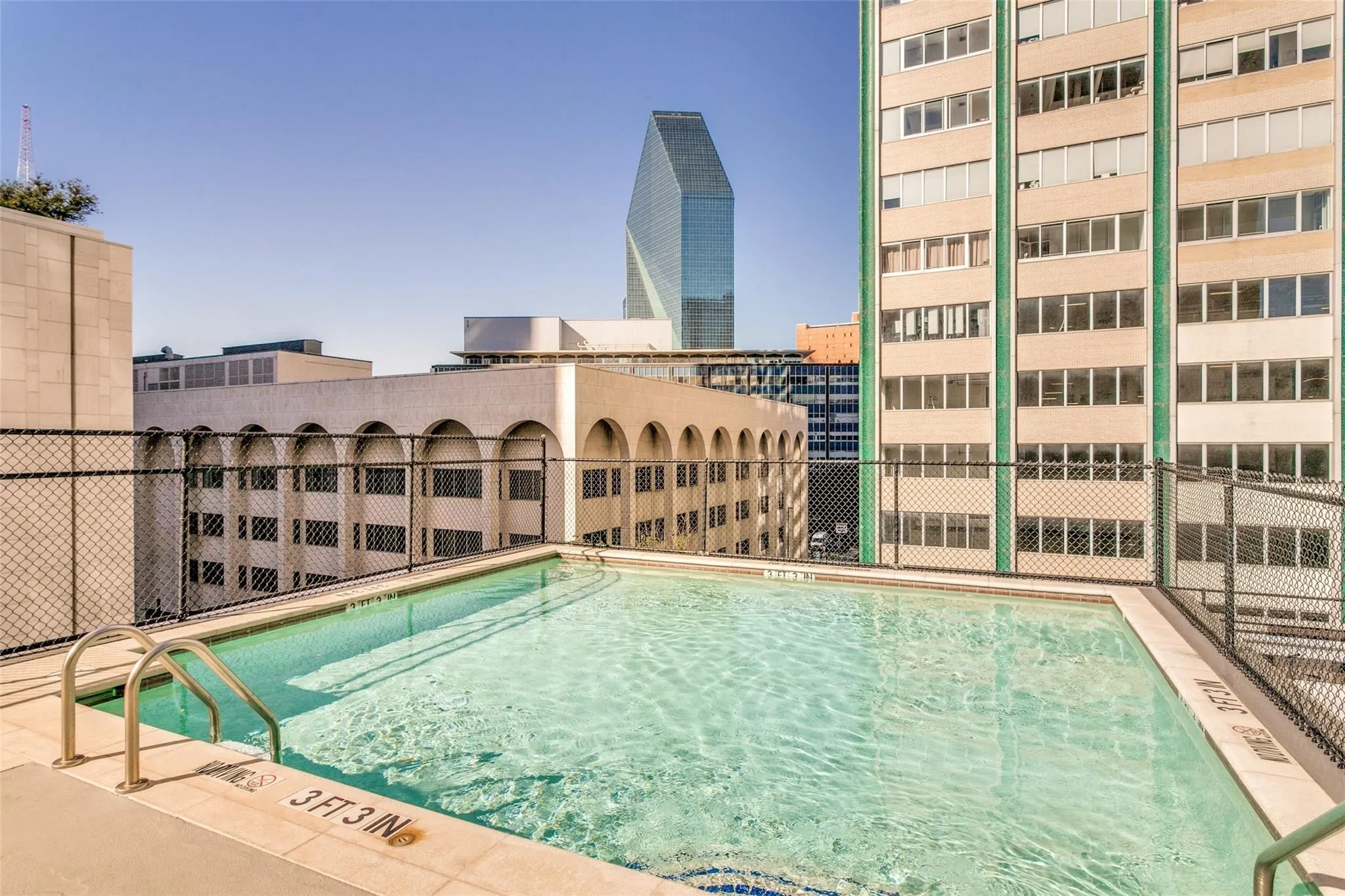 Condominium For Rent in Dallas County , 1505 Elm Street 1101, Dallas, Texas 75201, 1 Bedroom, 2 Bathroom, 1 Garage spaces, 1,217 Sqft, built in 1957, mls#21292401, Real Estate Agent in Dallas, Homes For Rent in Dallas county, Homes For Rent in Dallas, Realtor in Dallas Texas, Real Estate Brokerage Independent Realty Texas, Luminita Cordes Realtor