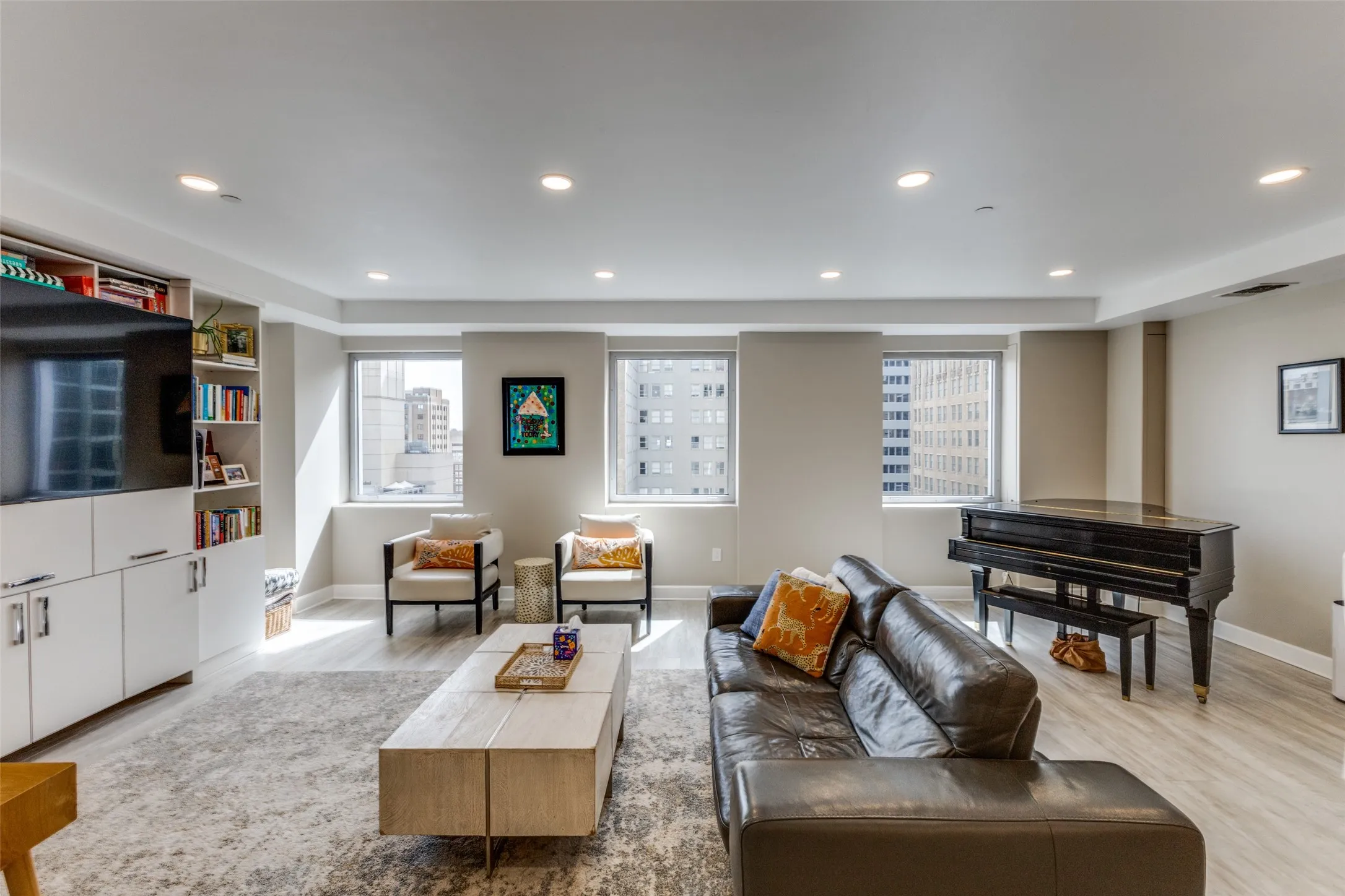 Condominium For Rent in Dallas County , 1505 Elm Street 1101, Dallas, Texas 75201, 1 Bedroom, 2 Bathroom, 1 Garage spaces, 1,217 Sqft, built in 1957, mls#21292401, Real Estate Agent in Dallas, Homes For Rent in Dallas county, Homes For Rent in Dallas, Realtor in Dallas Texas, Real Estate Brokerage Independent Realty Texas, Luminita Cordes Realtor