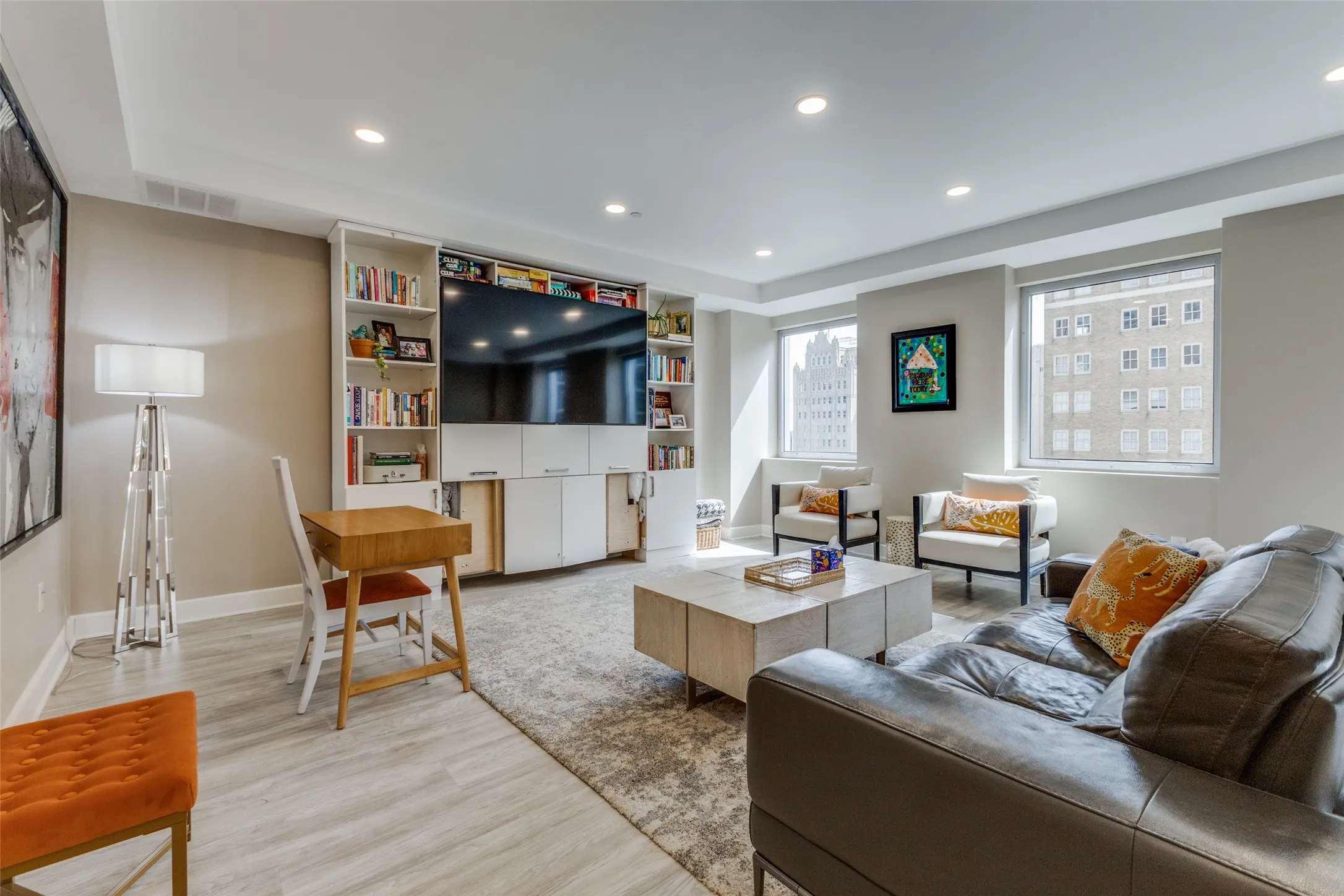 Condominium For Rent in Dallas County , 1505 Elm Street 1101, Dallas, Texas 75201, 1 Bedroom, 2 Bathroom, 1 Garage spaces, 1,217 Sqft, built in 1957, mls#21292401, Real Estate Agent in Dallas, Homes For Rent in Dallas county, Homes For Rent in Dallas, Realtor in Dallas Texas, Real Estate Brokerage Independent Realty Texas, Luminita Cordes Realtor