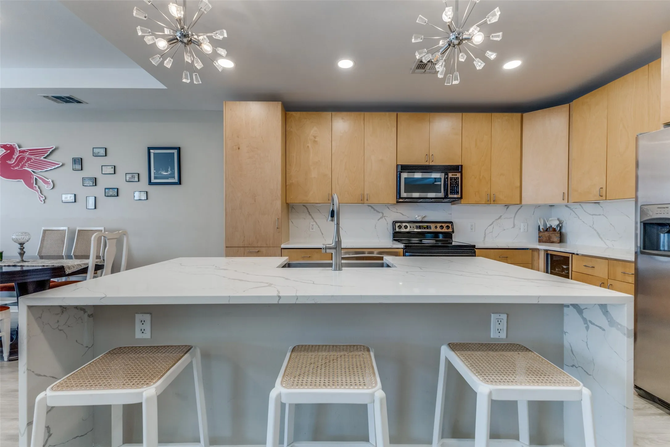 Condominium For Rent in Dallas County , 1505 Elm Street 1101, Dallas, Texas 75201, 1 Bedroom, 2 Bathroom, 1 Garage spaces, 1,217 Sqft, built in 1957, mls#21292401, Real Estate Agent in Dallas, Homes For Rent in Dallas county, Homes For Rent in Dallas, Realtor in Dallas Texas, Real Estate Brokerage Independent Realty Texas, Luminita Cordes Realtor