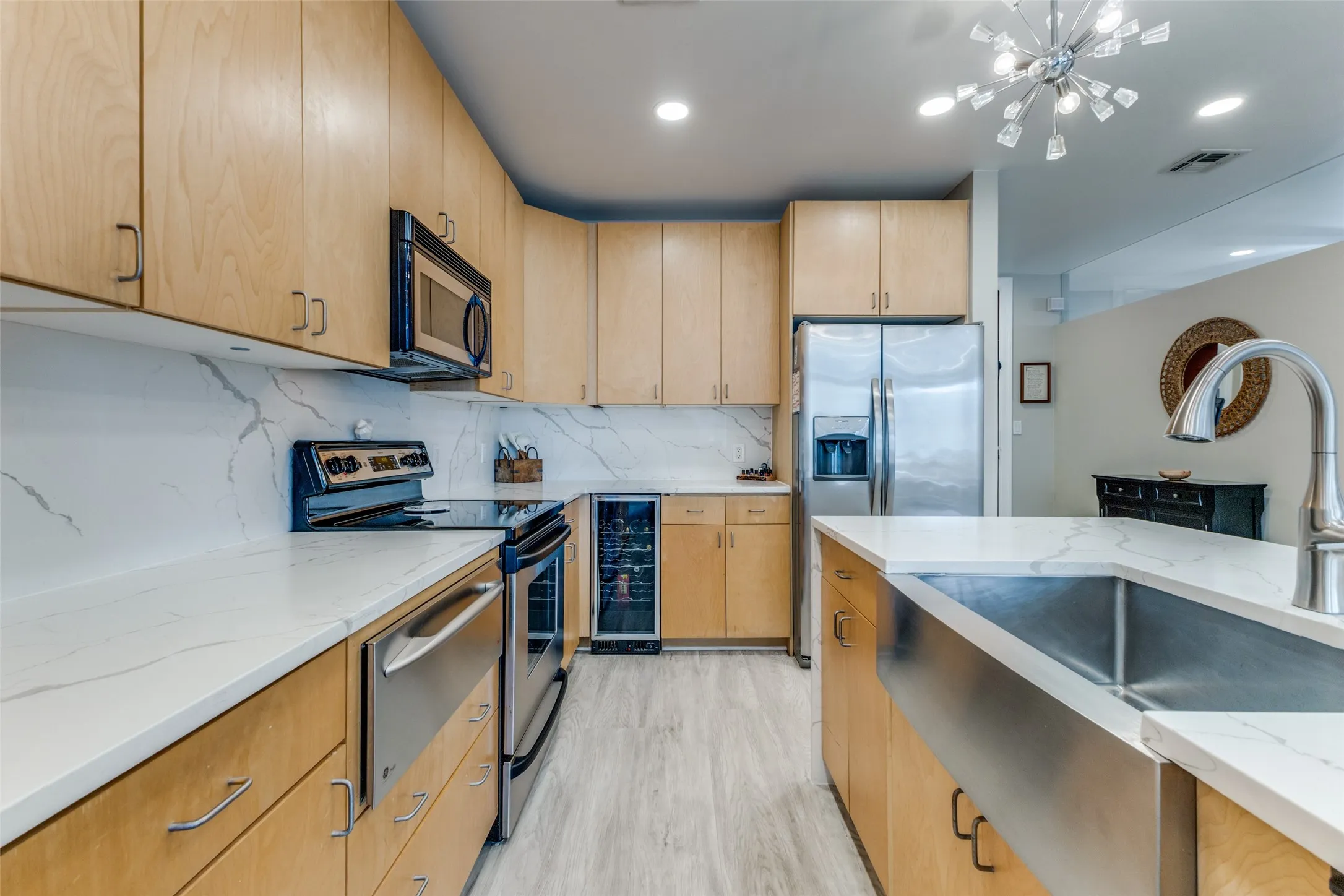 Condominium For Rent in Dallas County , 1505 Elm Street 1101, Dallas, Texas 75201, 1 Bedroom, 2 Bathroom, 1 Garage spaces, 1,217 Sqft, built in 1957, mls#21292401, Real Estate Agent in Dallas, Homes For Rent in Dallas county, Homes For Rent in Dallas, Realtor in Dallas Texas, Real Estate Brokerage Independent Realty Texas, Luminita Cordes Realtor