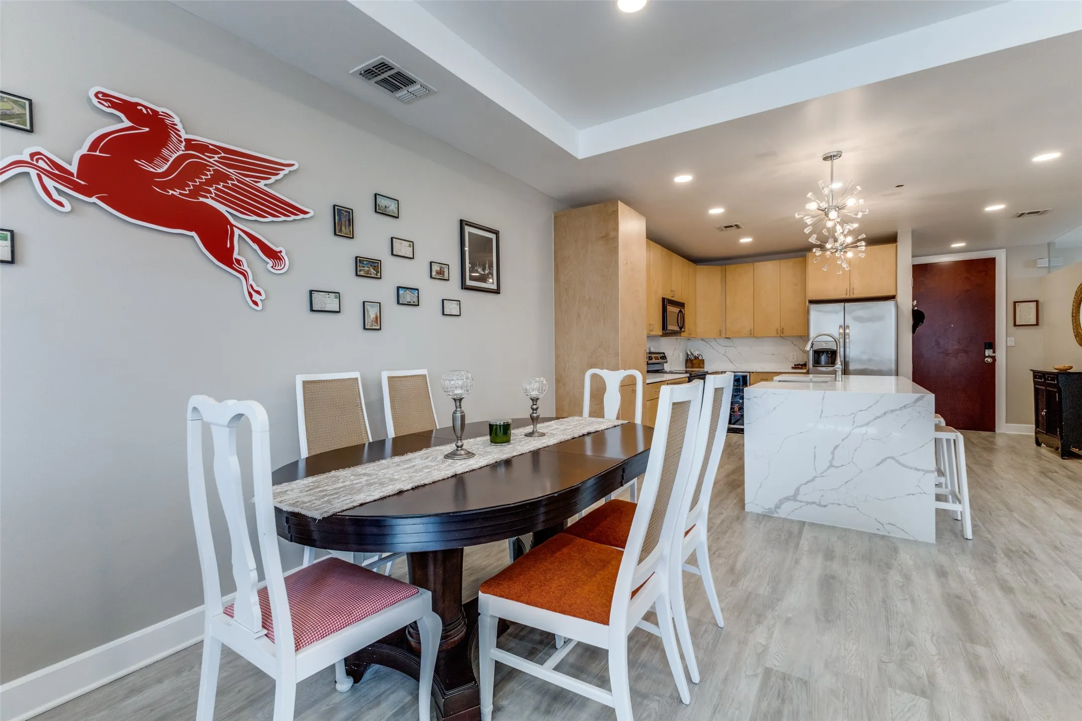 Condominium For Rent in Dallas County , 1505 Elm Street 1101, Dallas, Texas 75201, 1 Bedroom, 2 Bathroom, 1 Garage spaces, 1,217 Sqft, built in 1957, mls#21292401, Real Estate Agent in Dallas, Homes For Rent in Dallas county, Homes For Rent in Dallas, Realtor in Dallas Texas, Real Estate Brokerage Independent Realty Texas, Luminita Cordes Realtor
